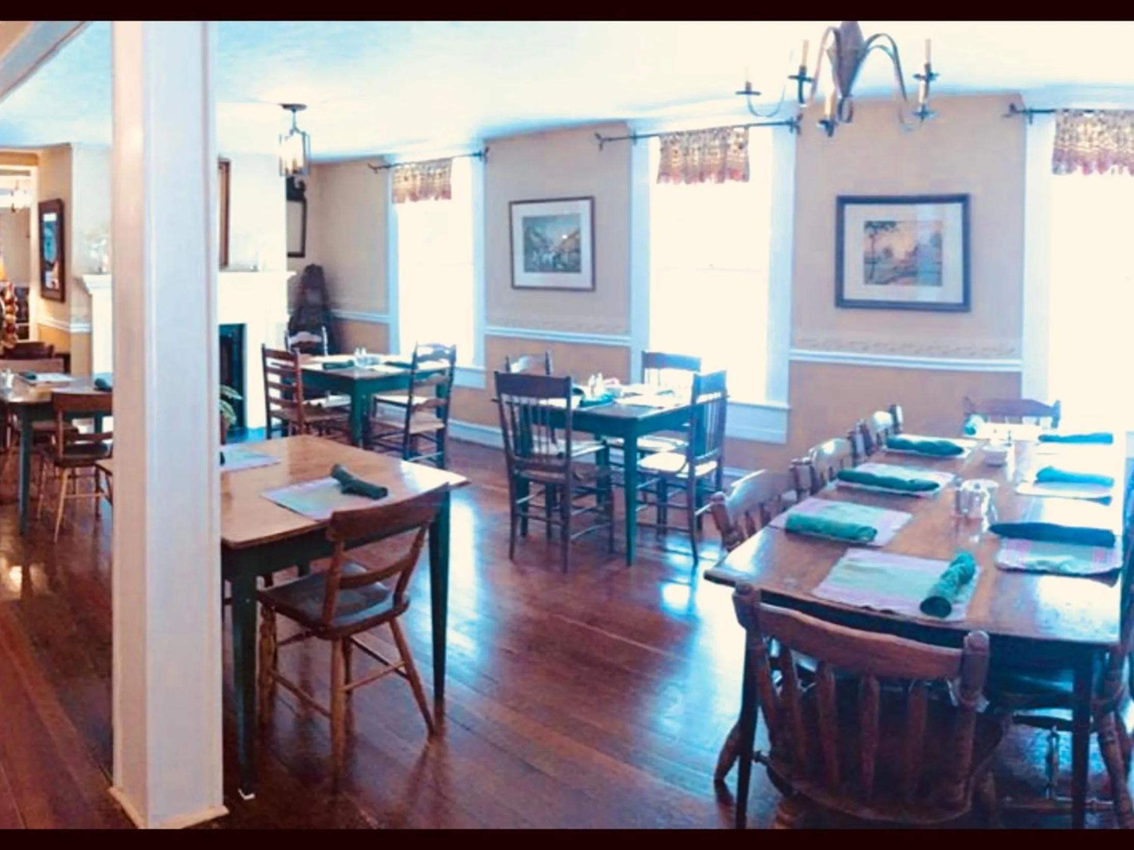 Dining area in Highlands Inn