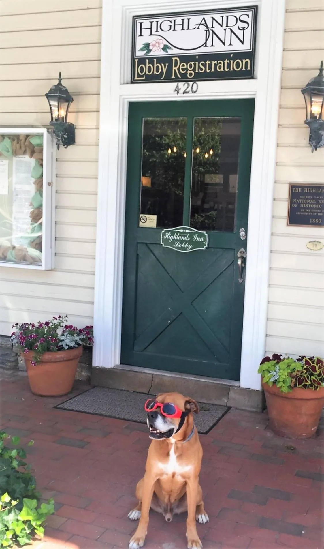 Facade/entrance in Highlands Inn