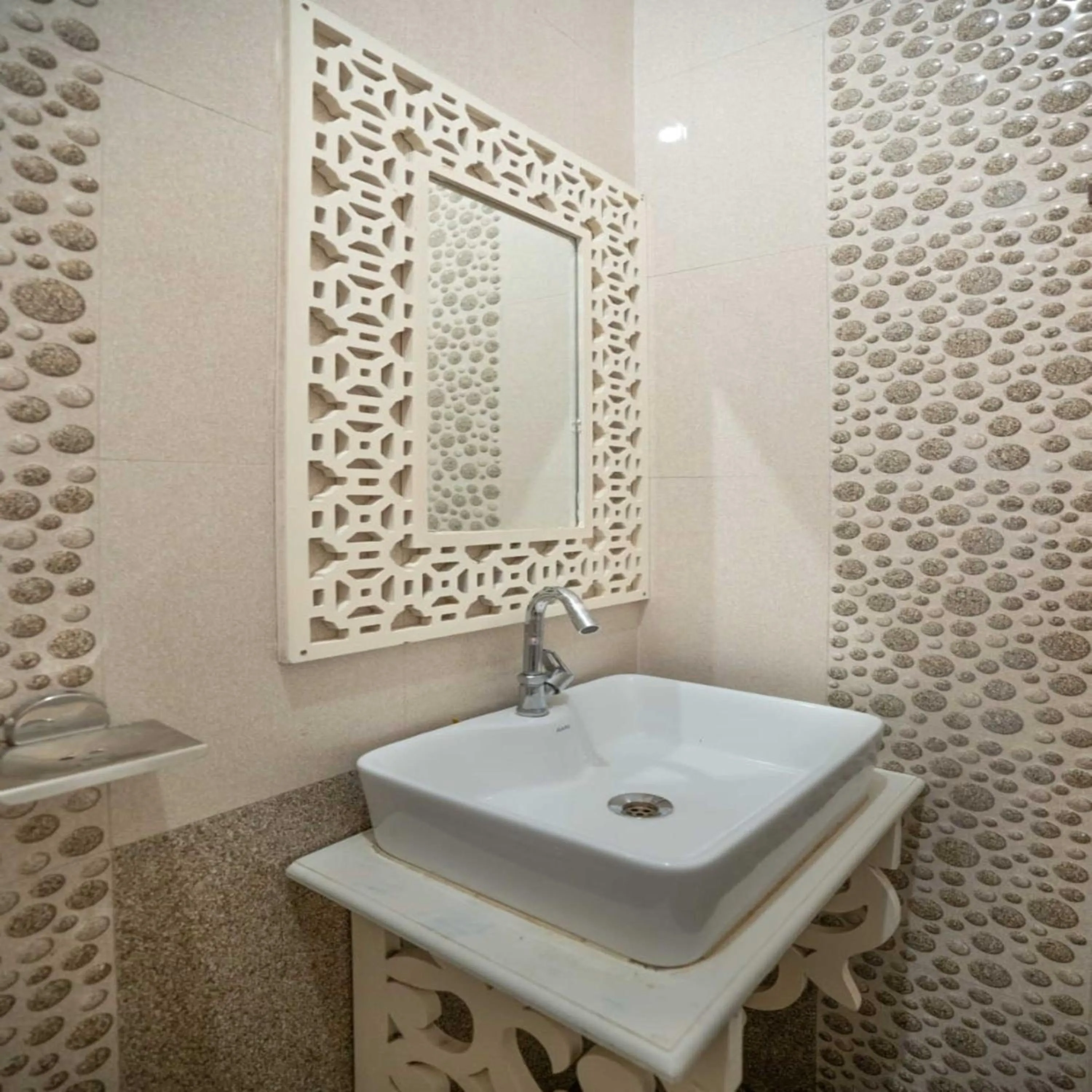 Toilet in Lillywoods Zac Beach Resort, Calangute