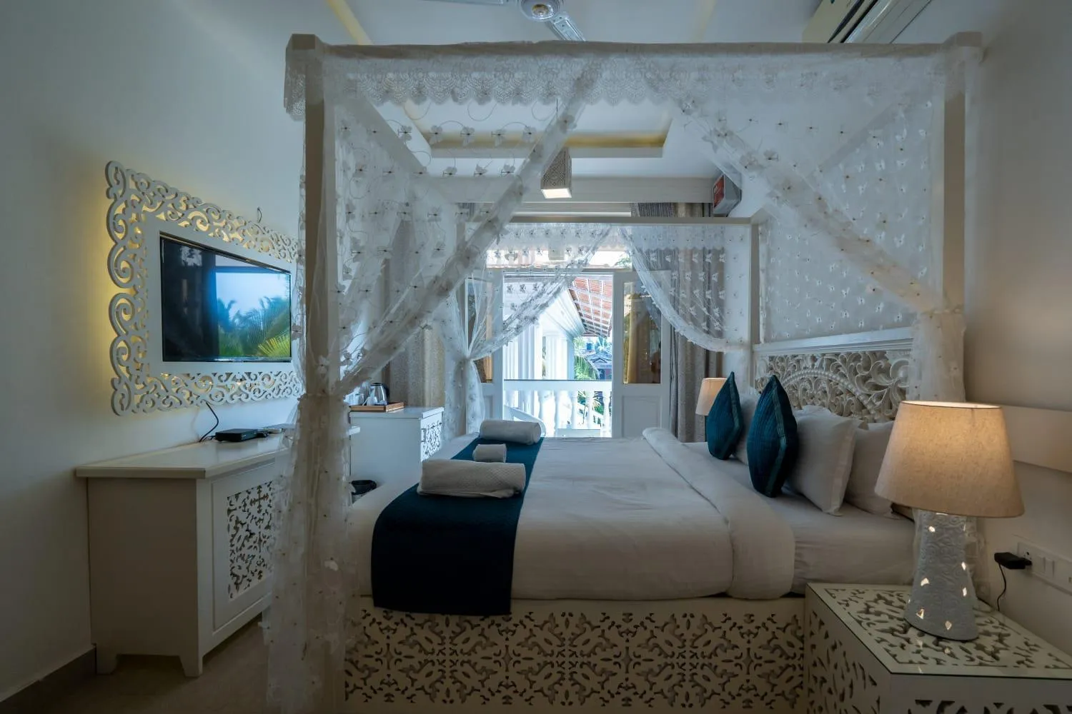 TV and multimedia in Lillywoods Zac Beach Resort, Calangute