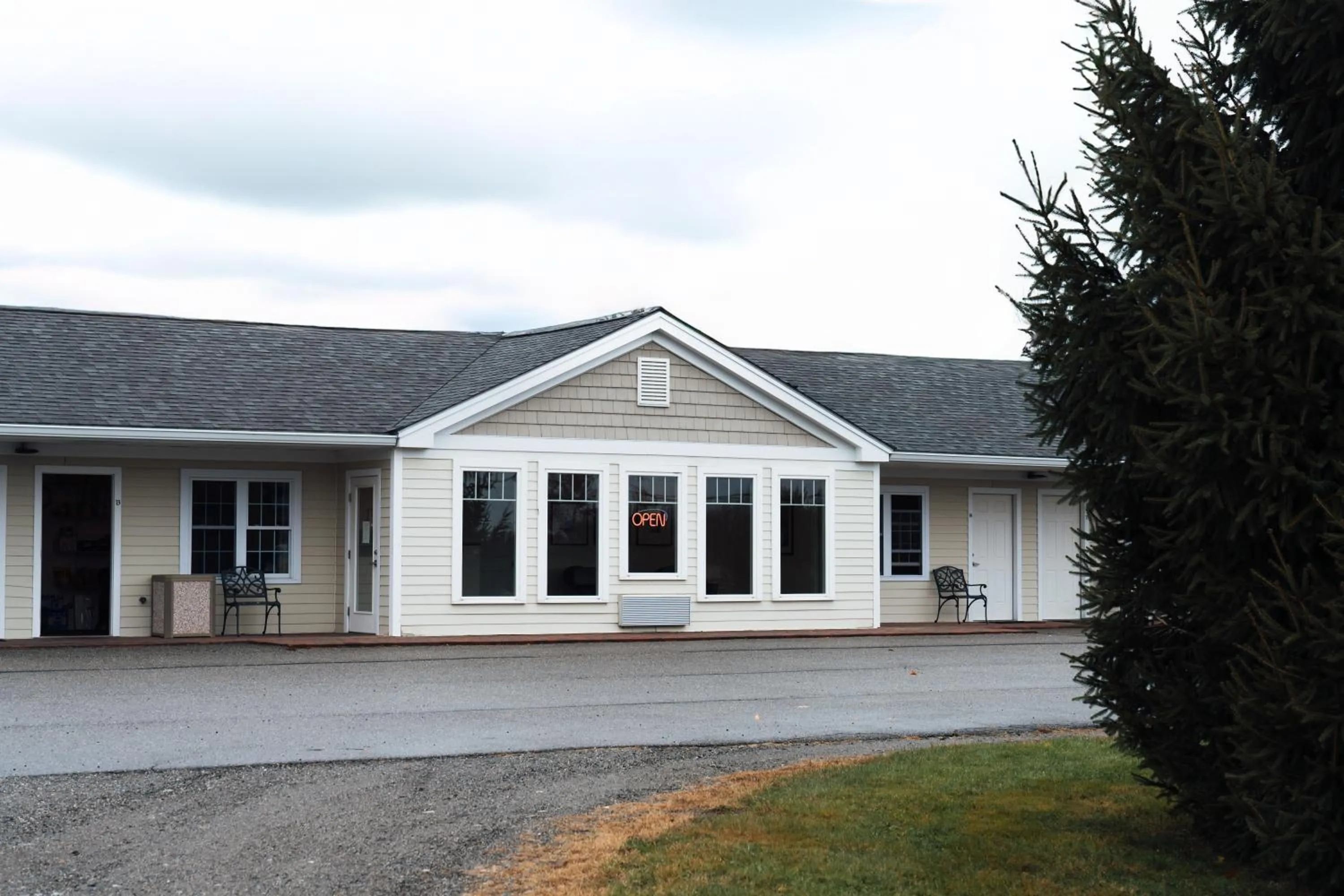 Property building in Yankee Clipper Motel