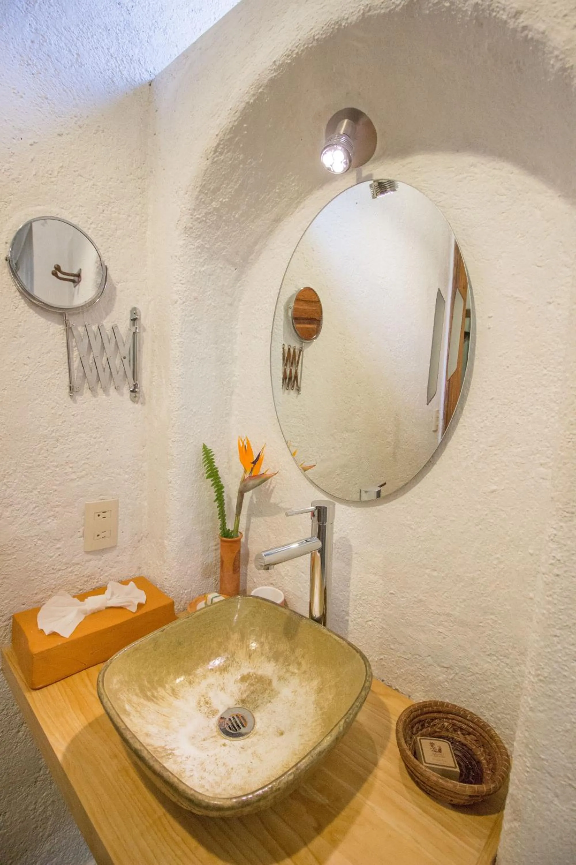 Toilet in Mesón De Leyendas Breakfast & Downtown