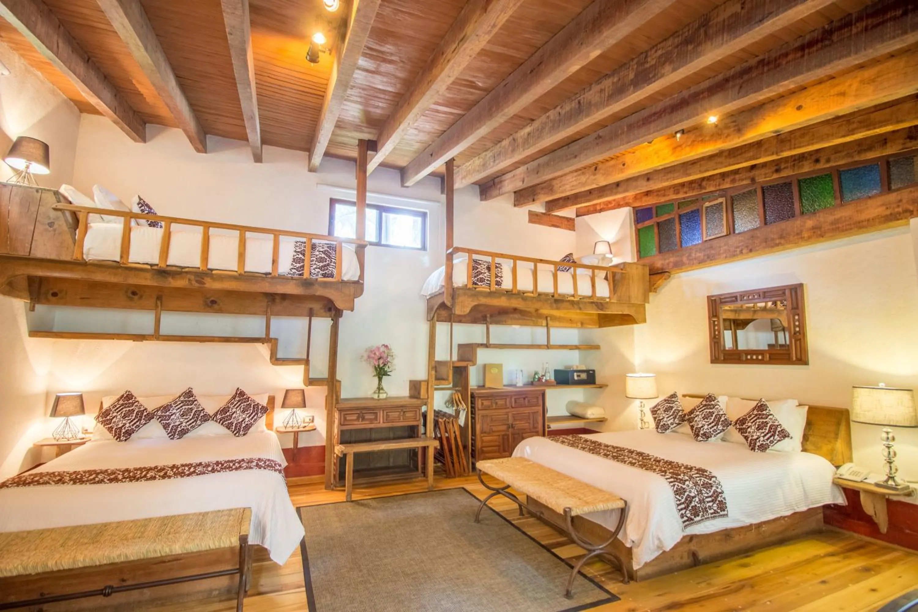 Photo of the whole room, Bed in Mesón De Leyendas Breakfast & Downtown