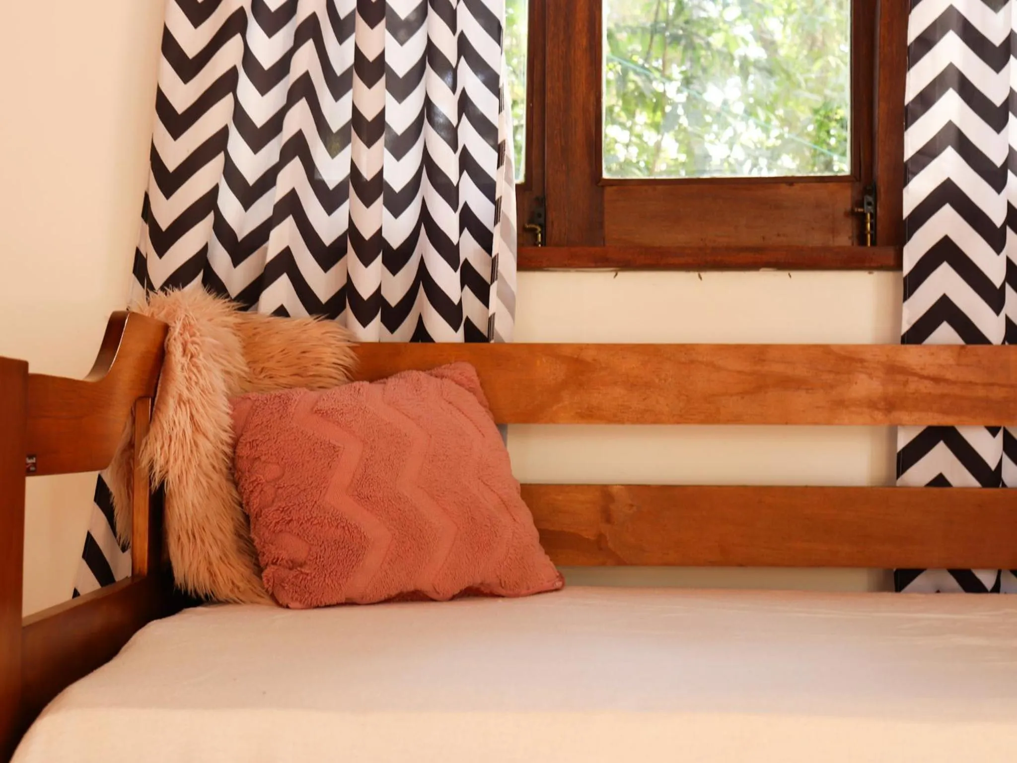 Photo of the whole room, Bed in Chalés Pura Vida