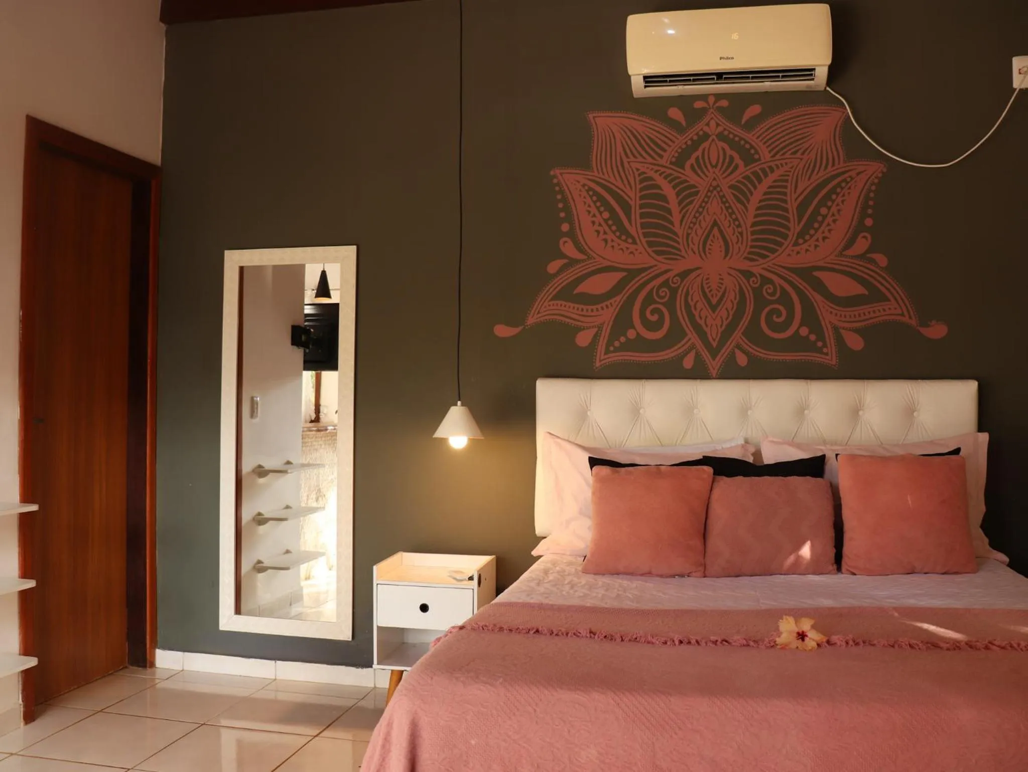 wardrobe, Bed in Chalés Pura Vida