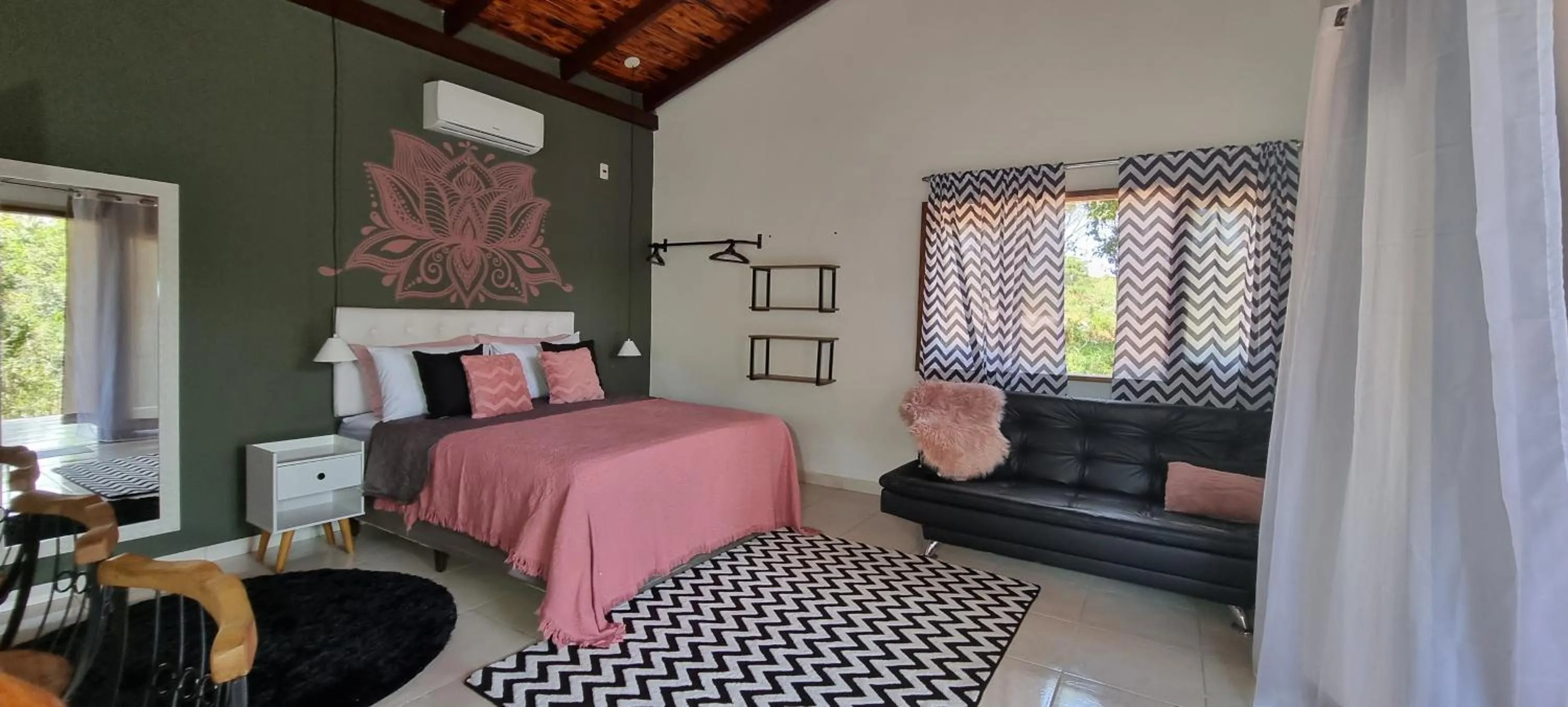 Photo of the whole room, Bed in Chalés Pura Vida