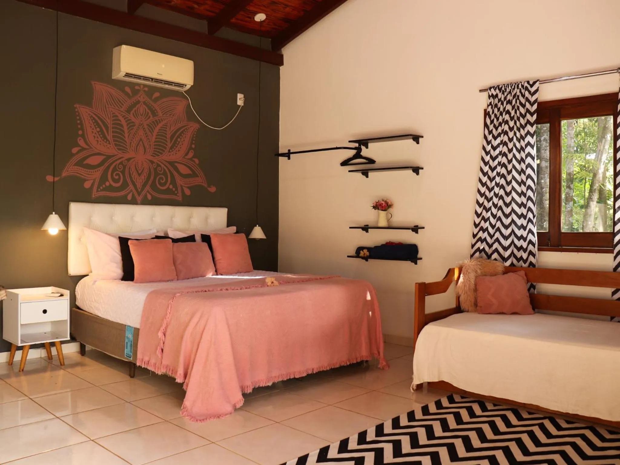 Photo of the whole room, Bed in Chalés Pura Vida