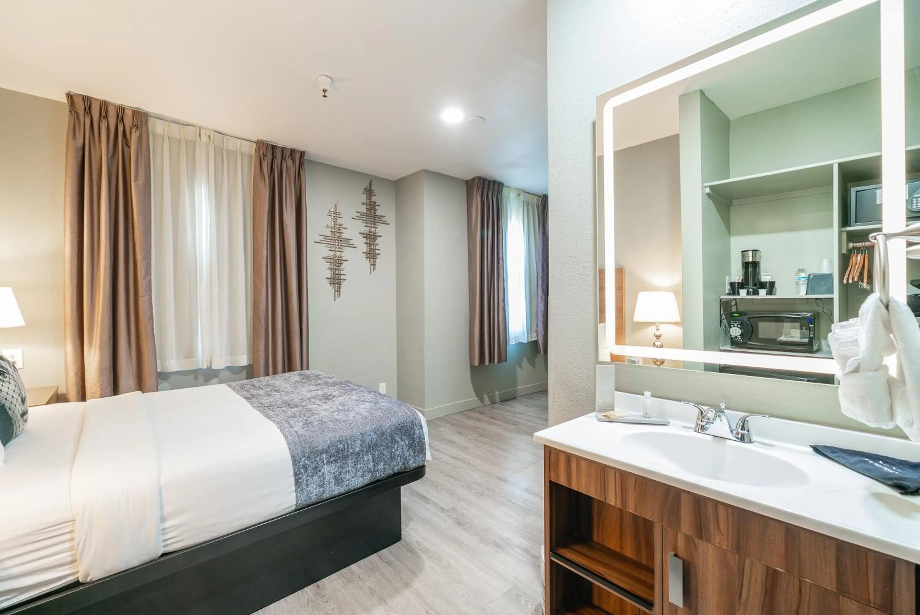 Bedroom, Bed in Urban Boutique Hotel- Little Italy, Downtown San Diego