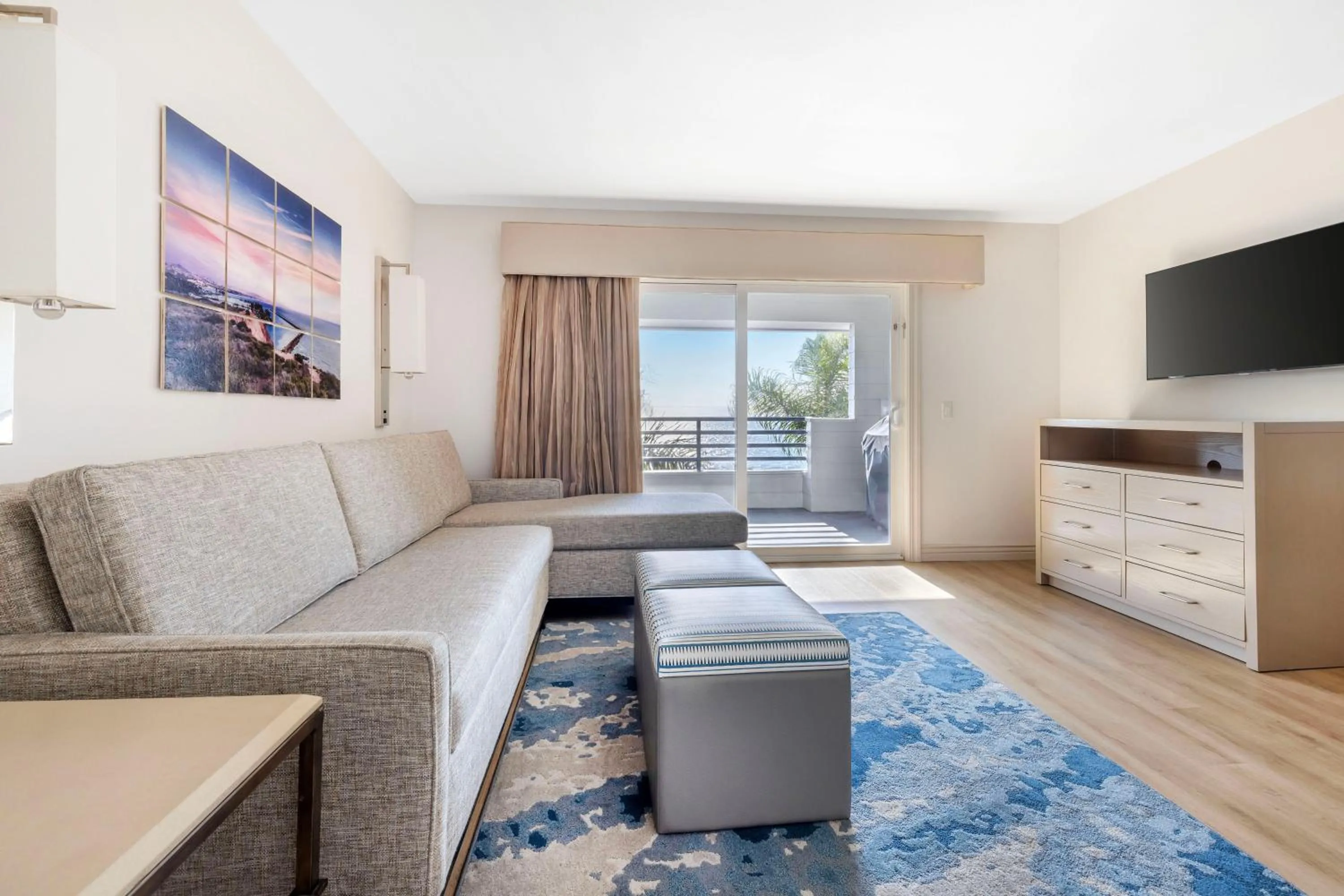 Living room in Hilton Vacation Club Riviera Beach & Shores