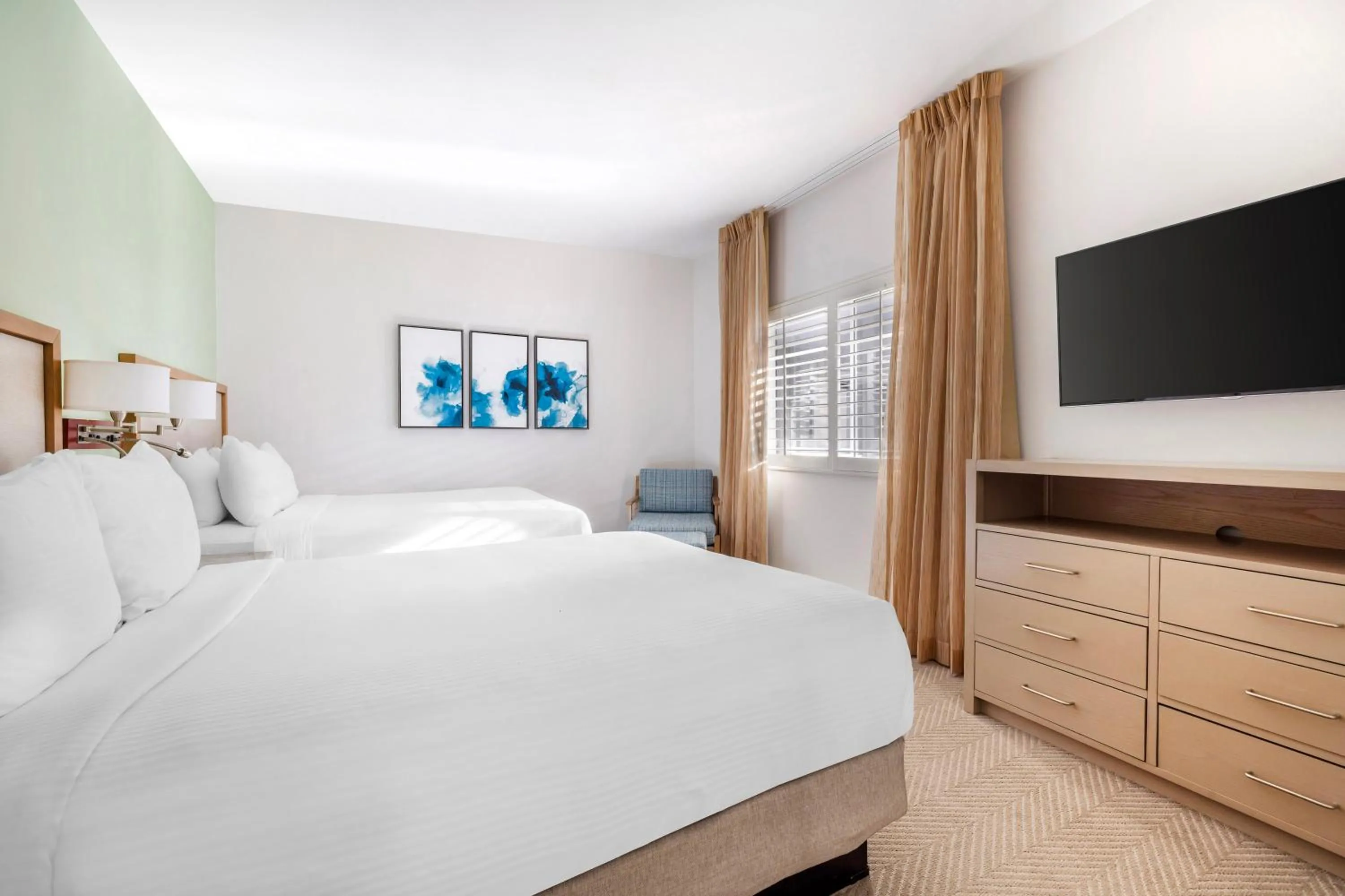 Bedroom, Bed in Hilton Vacation Club Riviera Beach & Shores