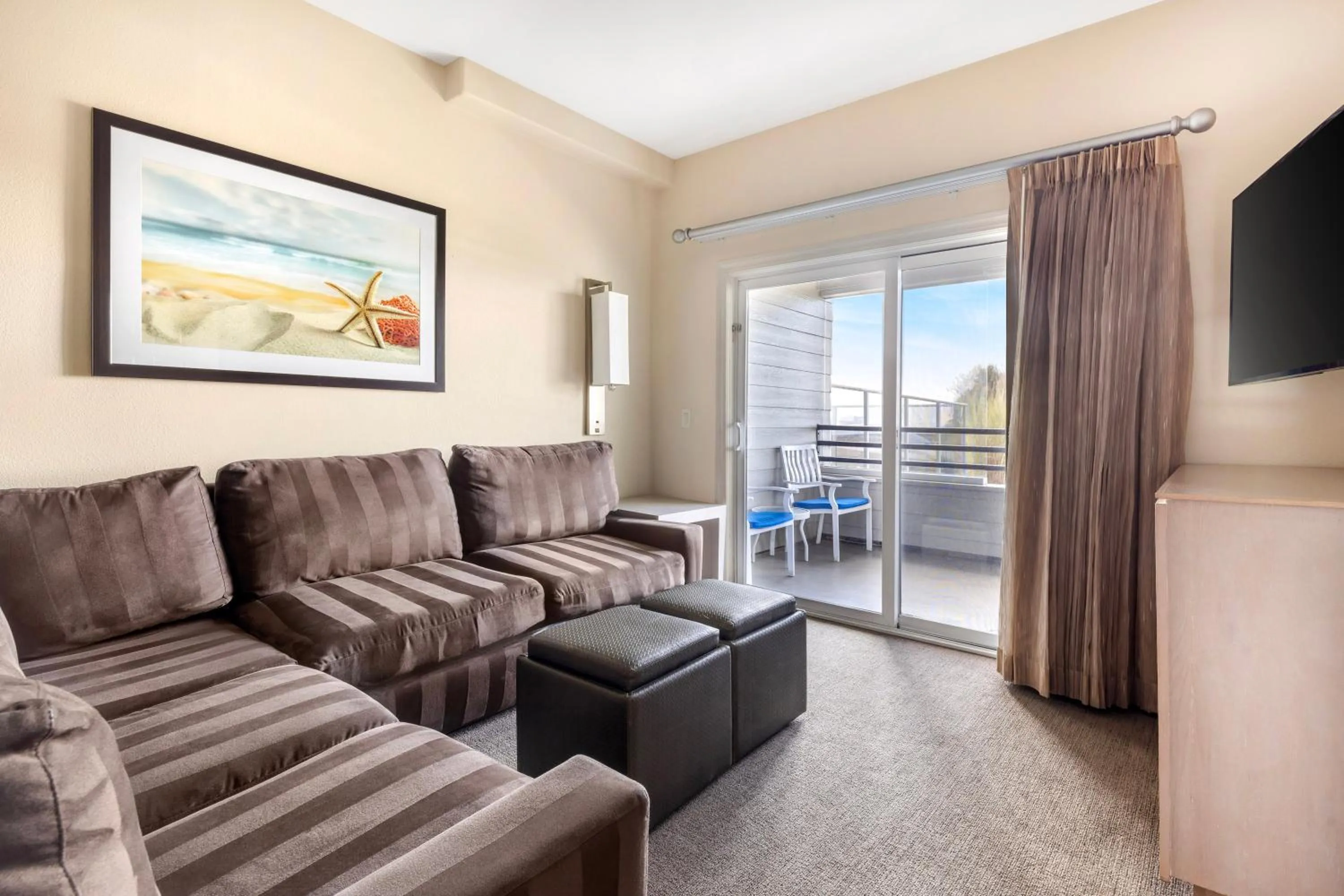 Living room in Hilton Vacation Club Riviera Beach & Shores