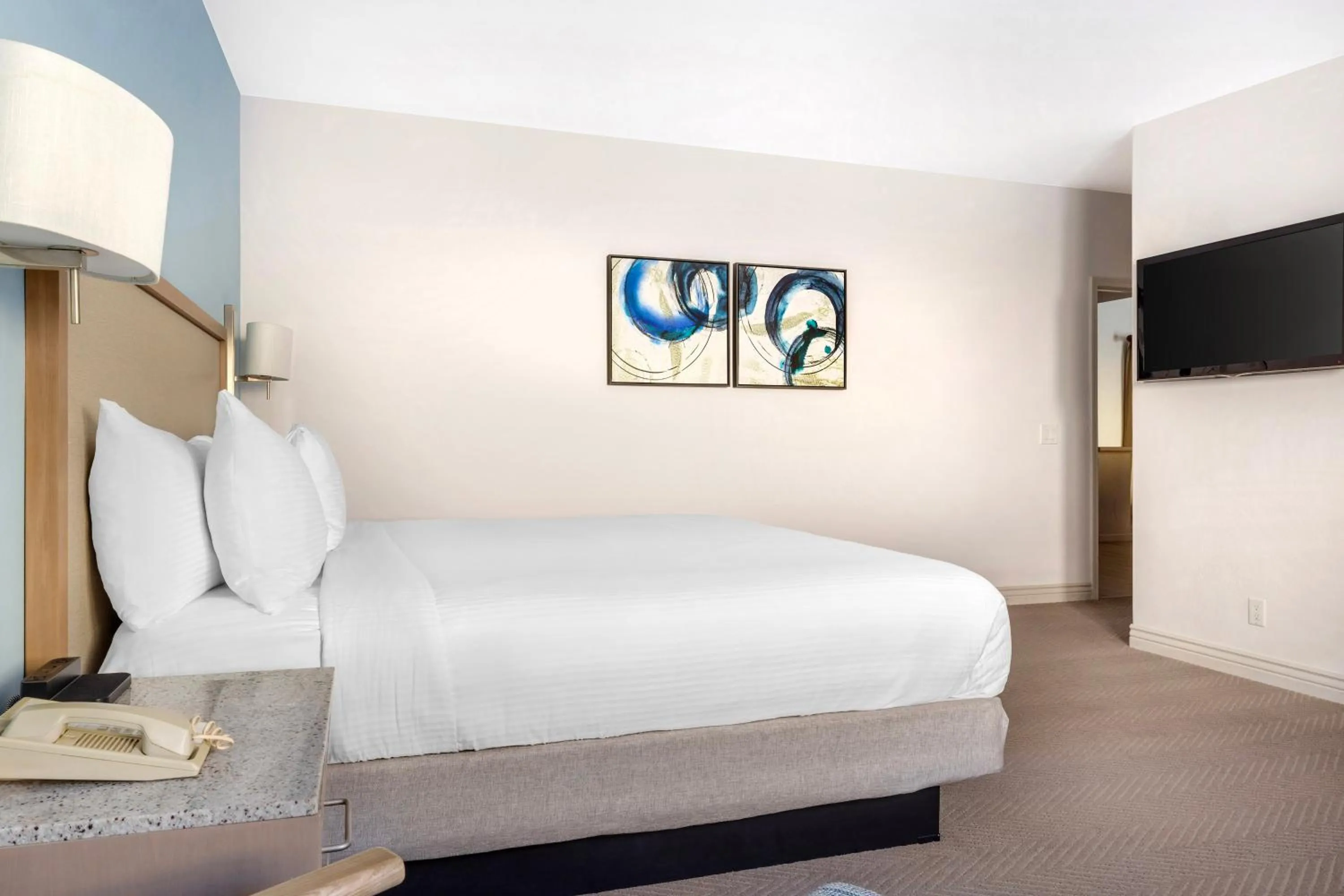 Bedroom, Bed in Hilton Vacation Club Riviera Beach & Shores