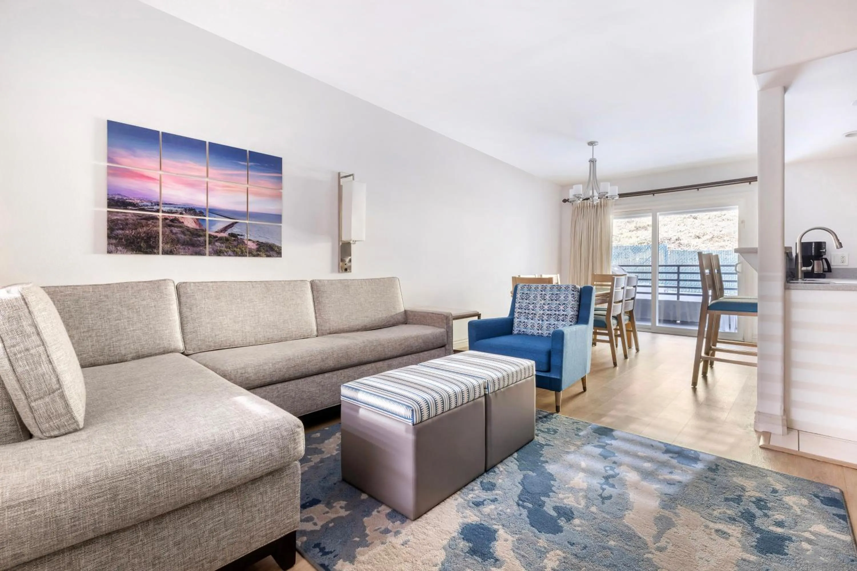 Living room in Hilton Vacation Club Riviera Beach & Shores