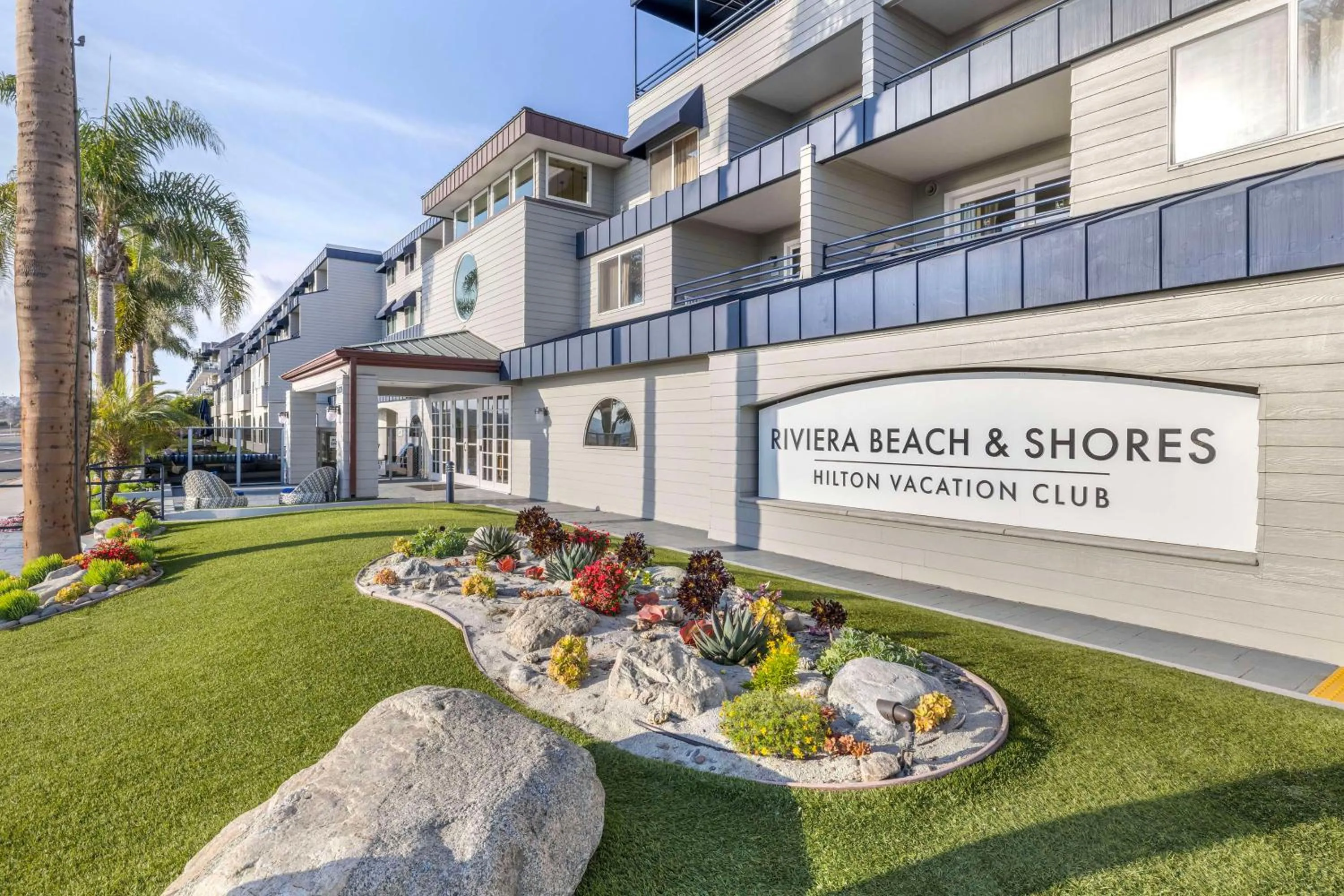Property building in Hilton Vacation Club Riviera Beach & Shores