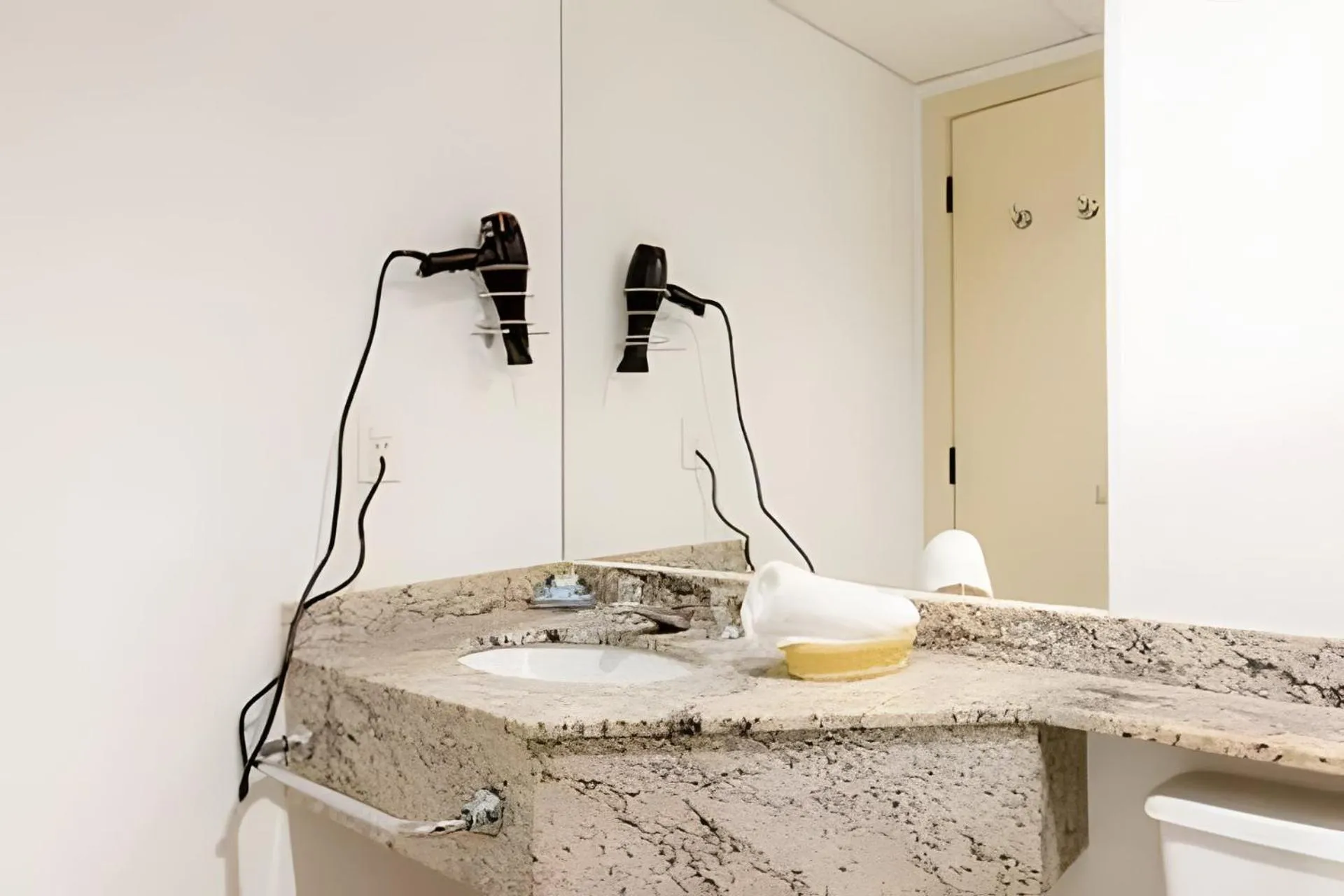 Toilet in Hospedez - Flat Osasco Trade Center