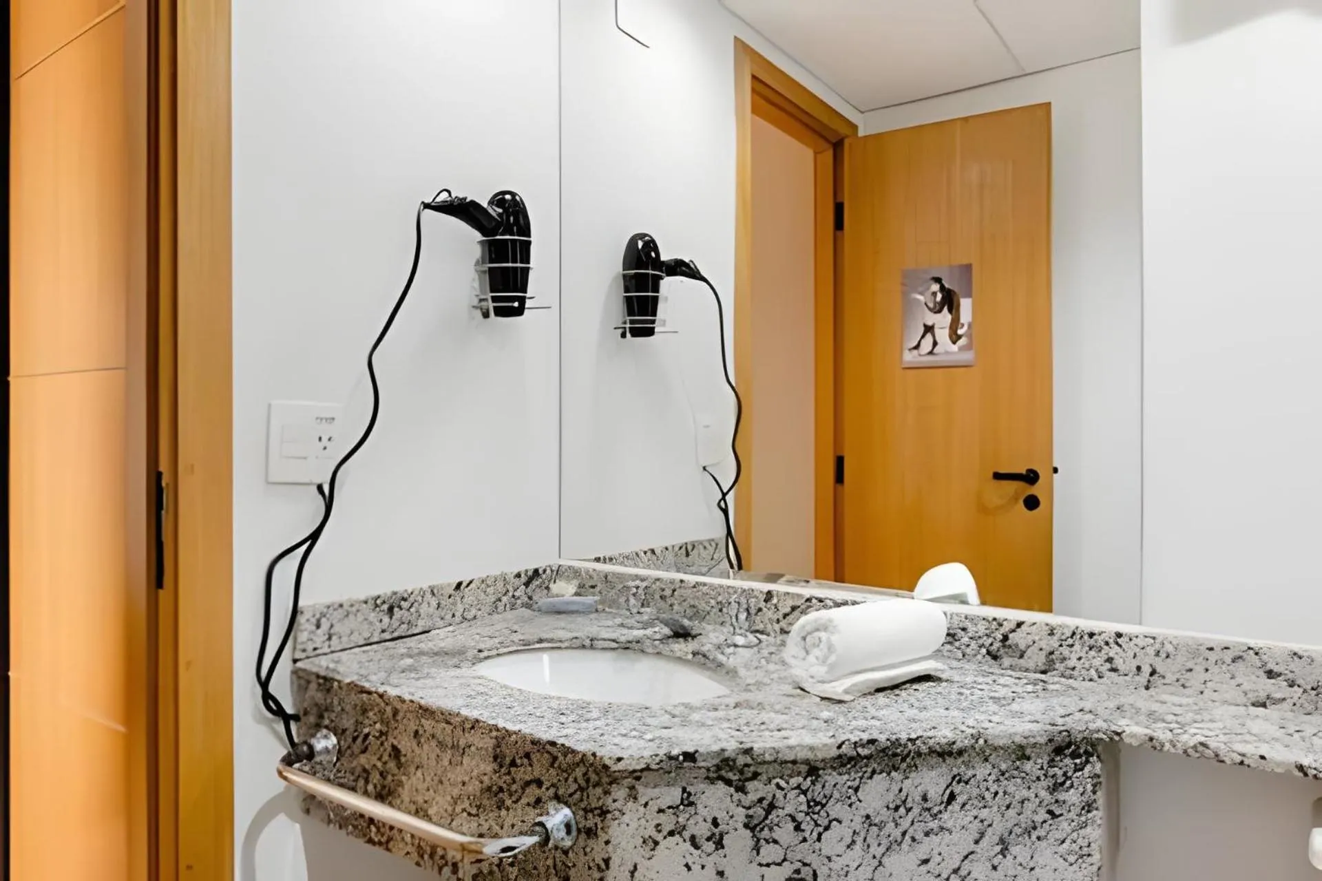 Toilet in Hospedez - Flat Osasco Trade Center