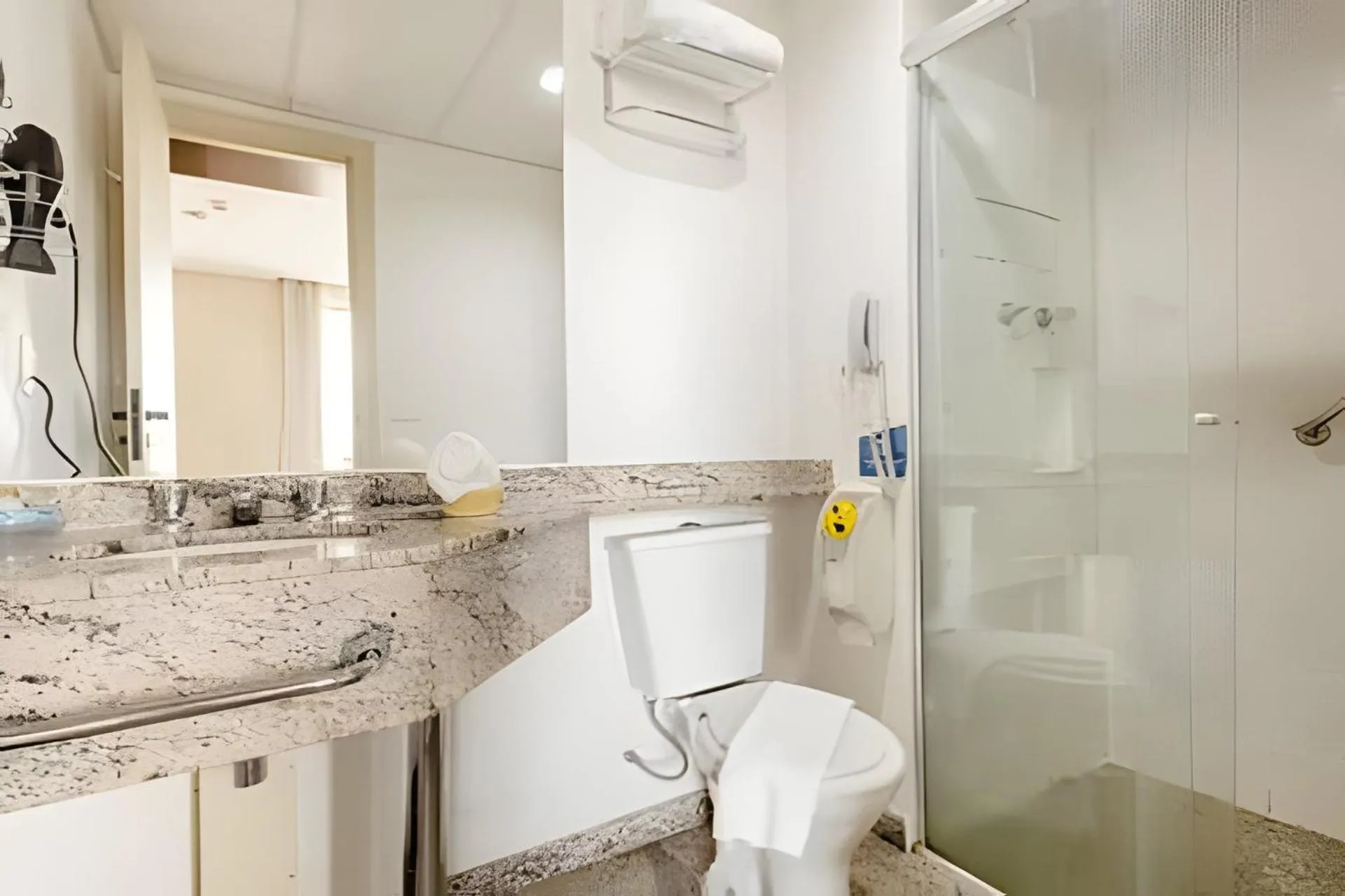Bathroom in Hospedez - Flat Osasco Trade Center