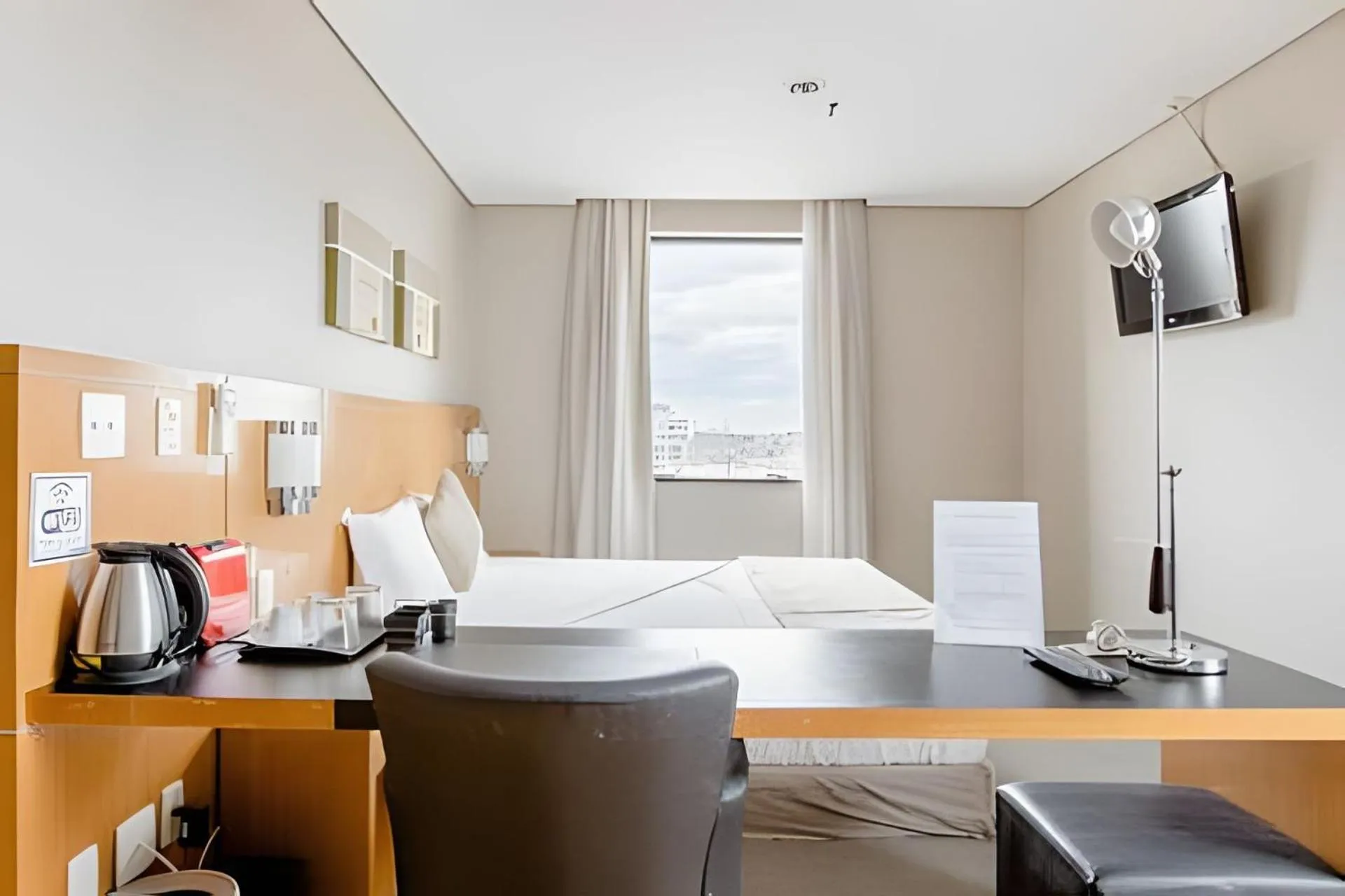 Bedroom, Bed in Hospedez - Flat Osasco Trade Center