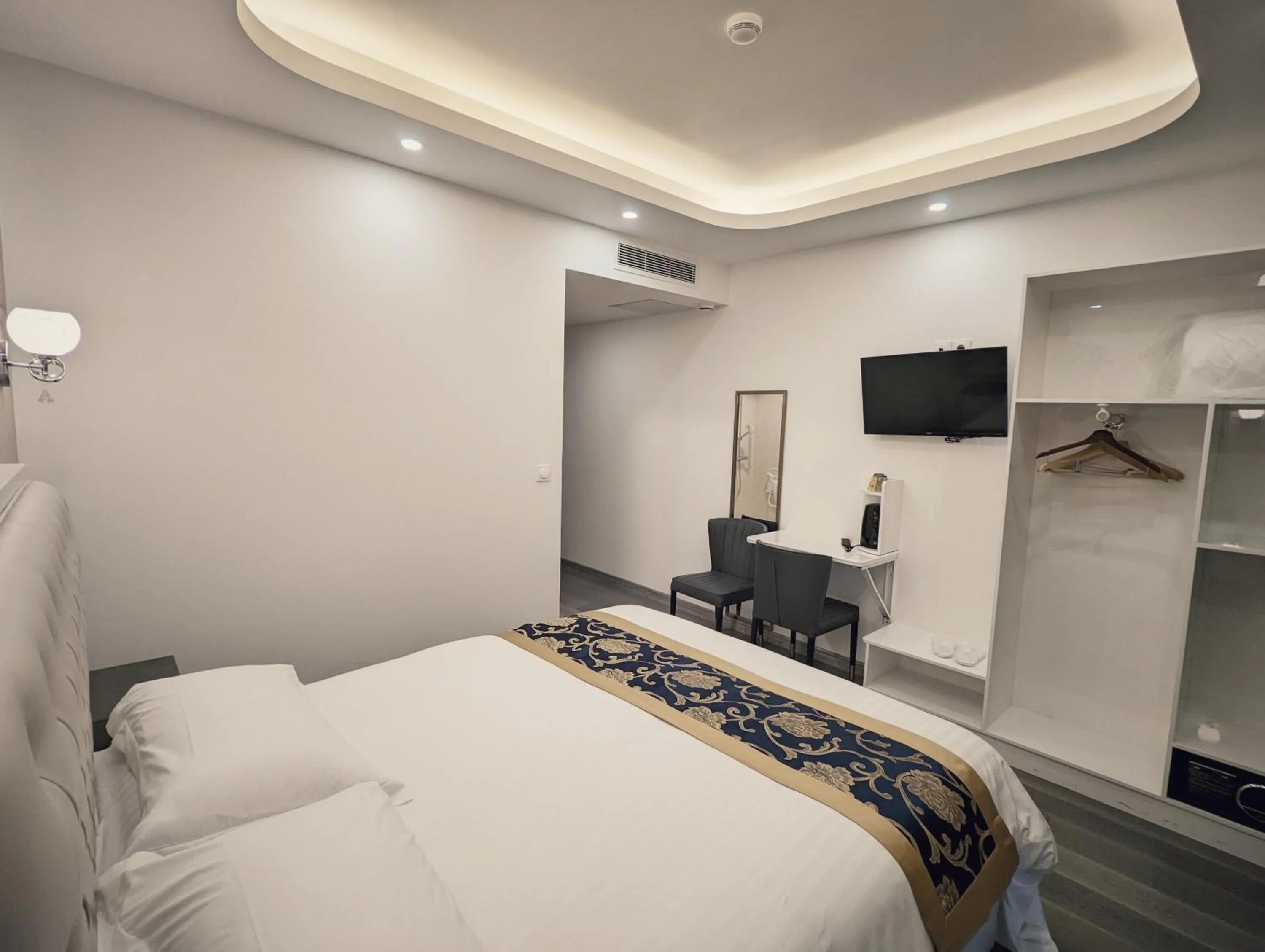 Bedroom, Bed in KYRIAD ROUEN SUD - Sotteville les Rouen