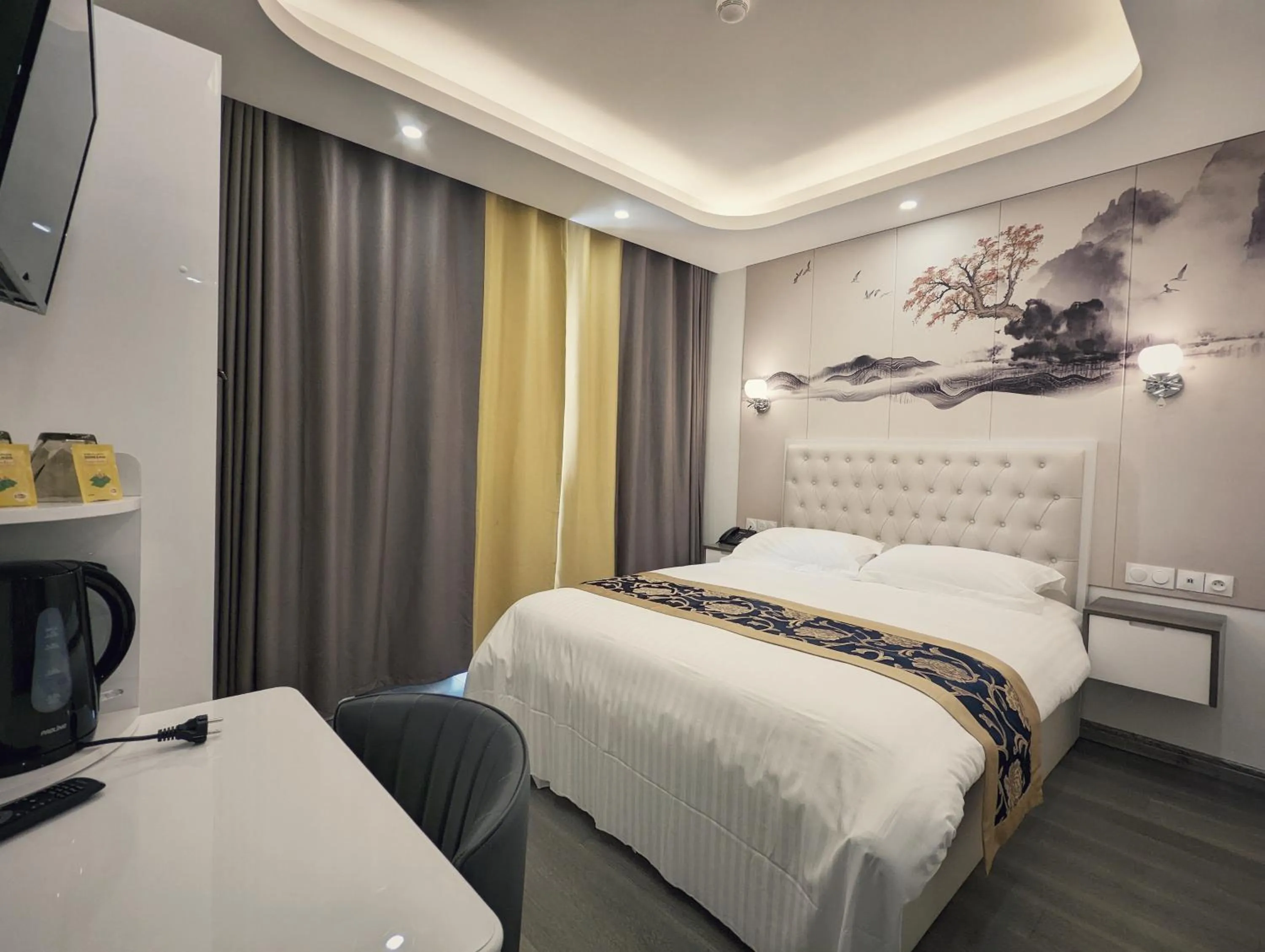 Photo of the whole room, Bed in KYRIAD ROUEN SUD - Sotteville les Rouen