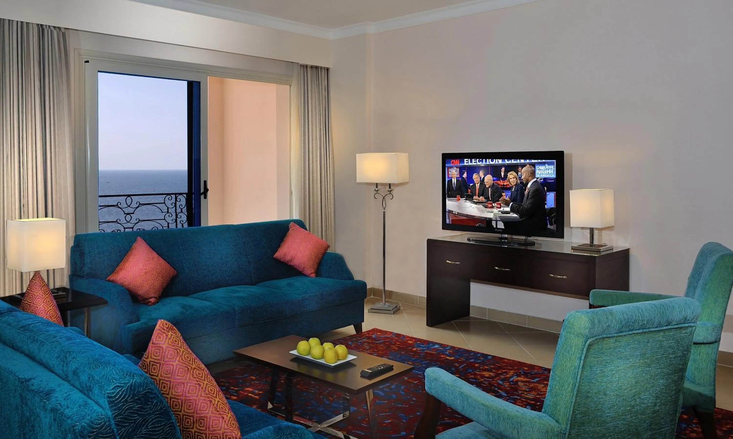 Communal lounge/ TV room in Tolip Hotel Alexandria