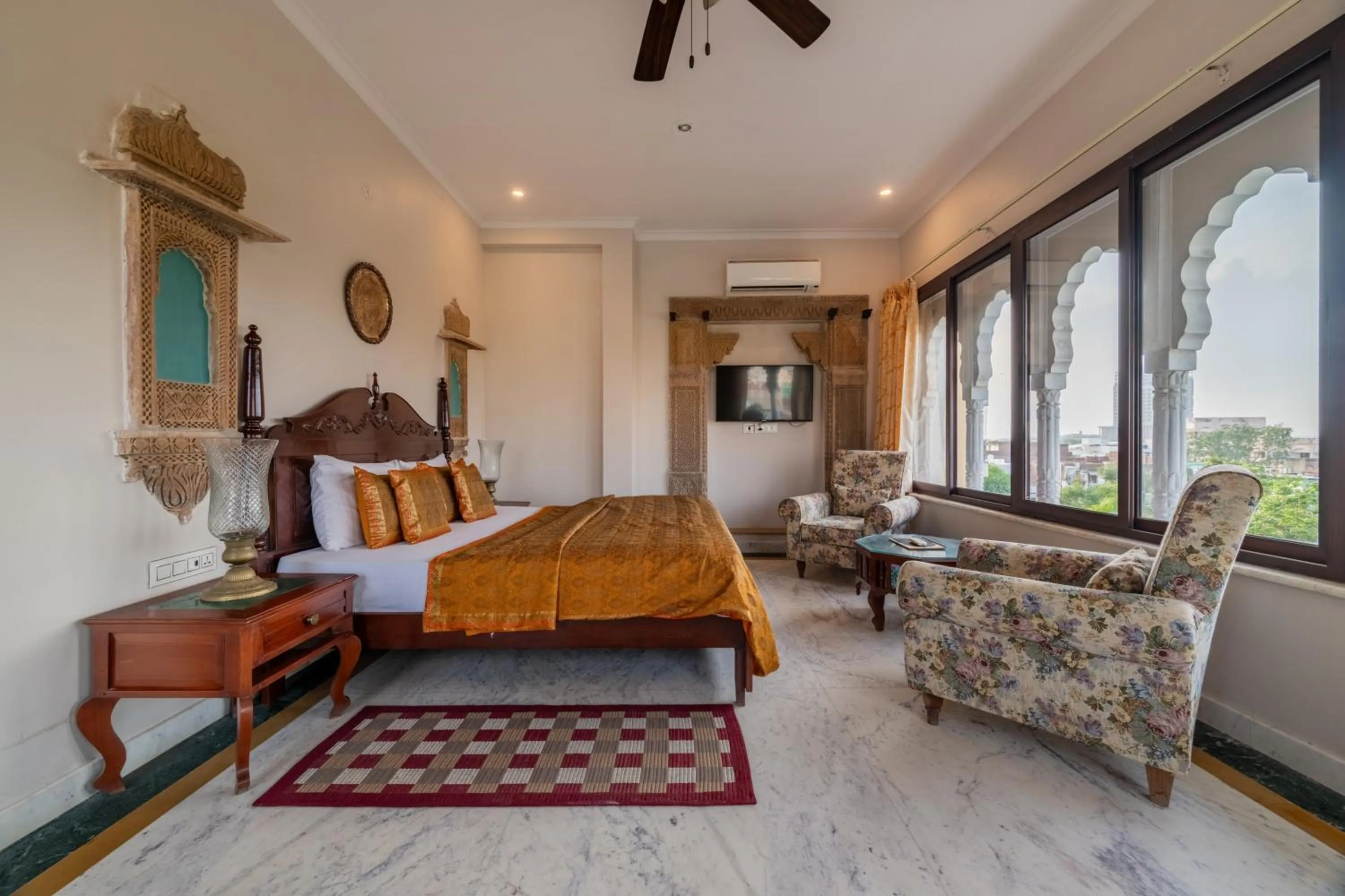 Communal lounge/ TV room, Bed in Rajasthan Palace - A Heritage Boutique Hotel in Jaipur