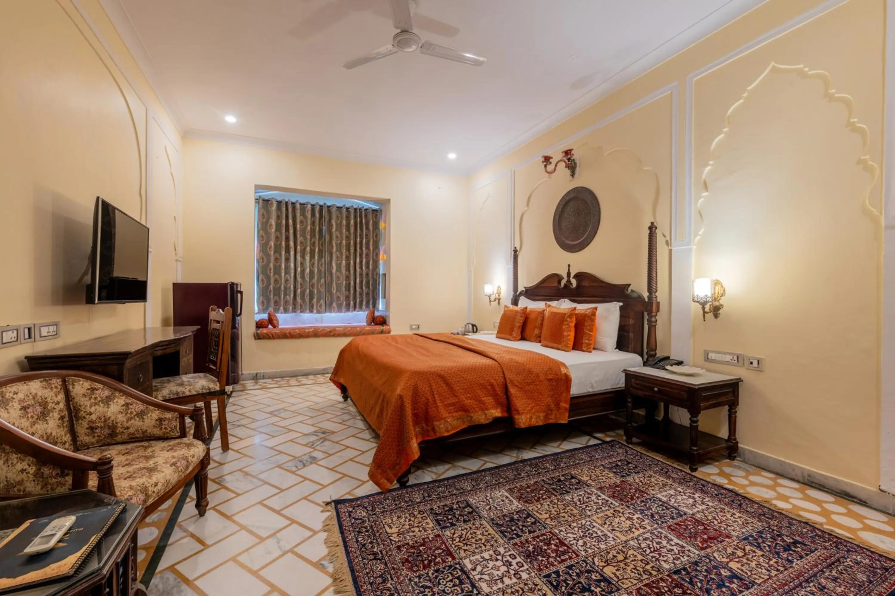 Communal lounge/ TV room, Bed in Rajasthan Palace - A Heritage Boutique Hotel in Jaipur