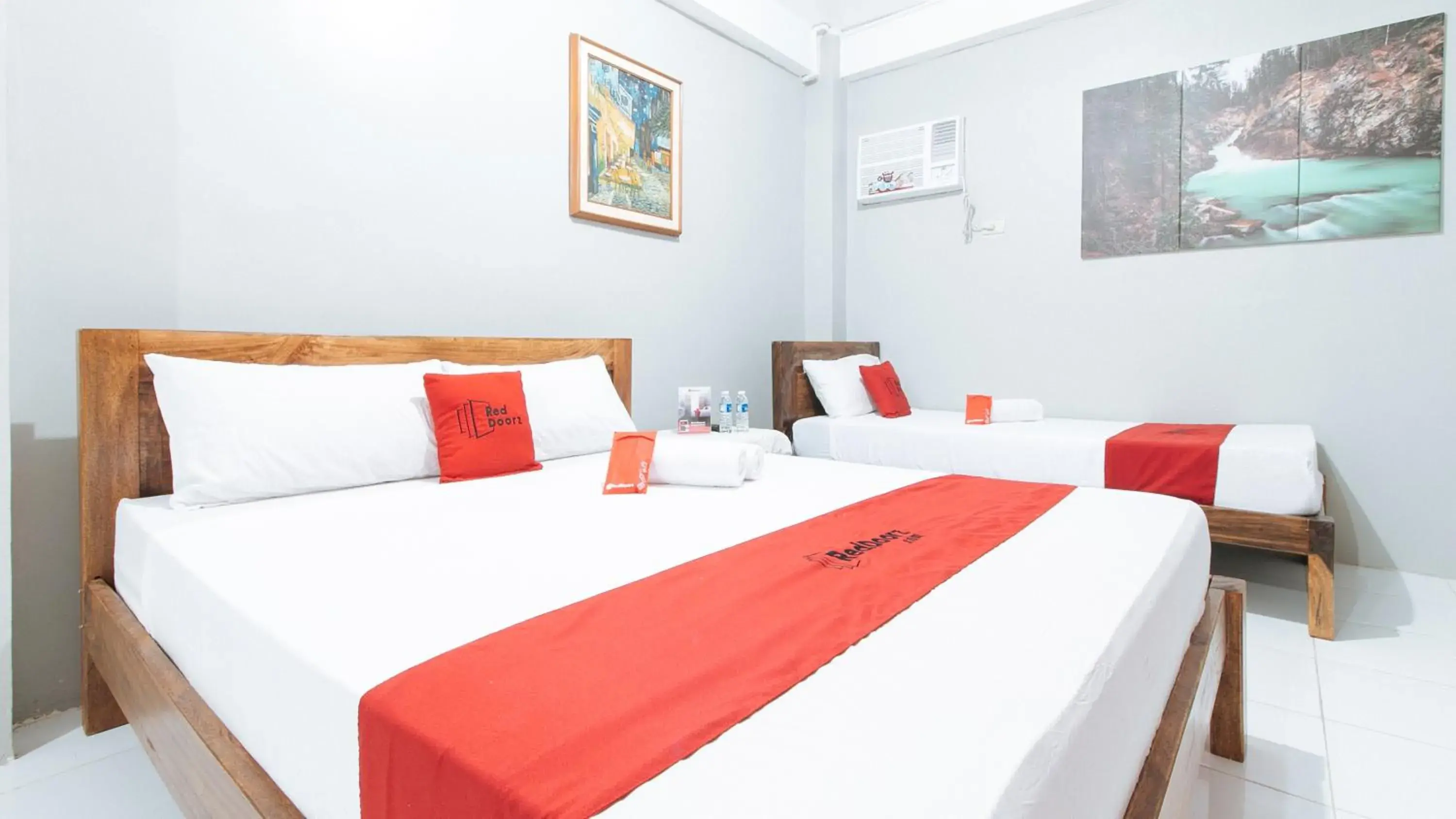 Family Room in RedDoorz @ Greenview Hotel and Restobar Masbate Family Room in RedDoorz @ Greenview Hotel and Restobar Masbate