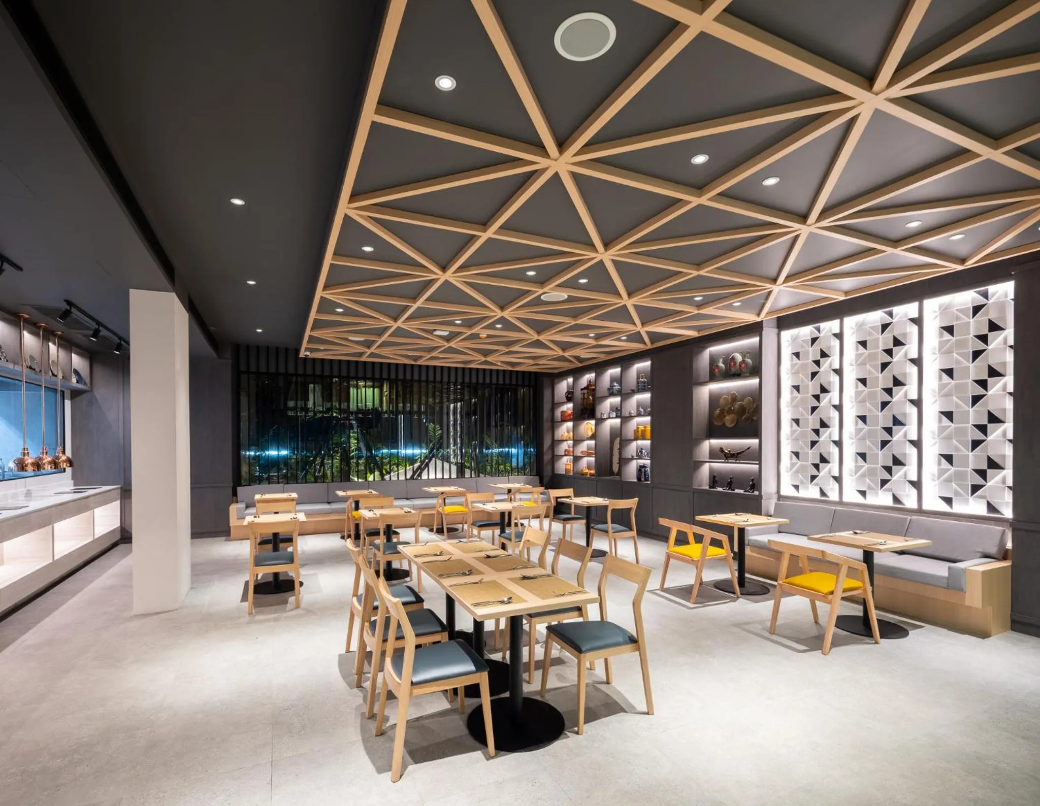 Restaurant/places to eat in Travelodge Phuket Town