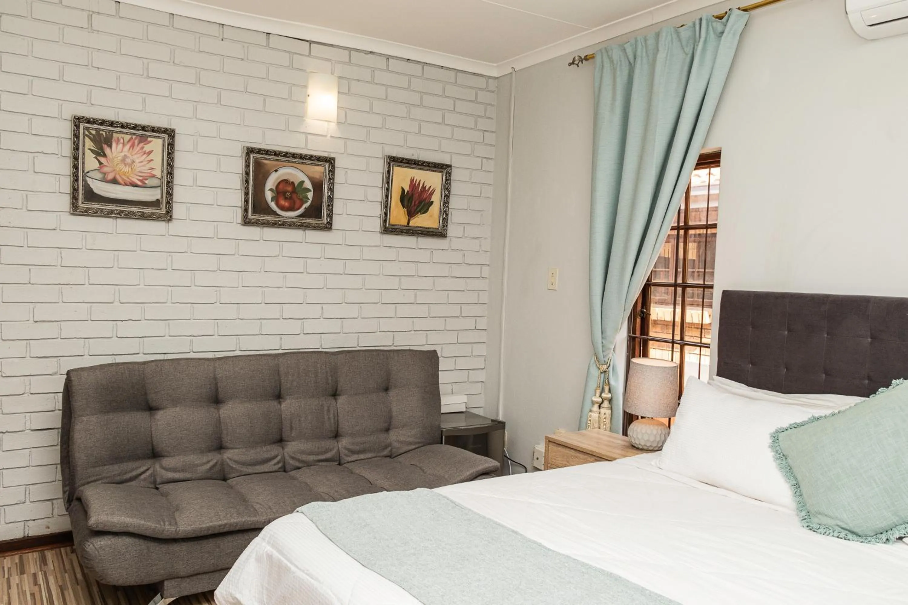 Bedroom, Bed in Mereke Manor