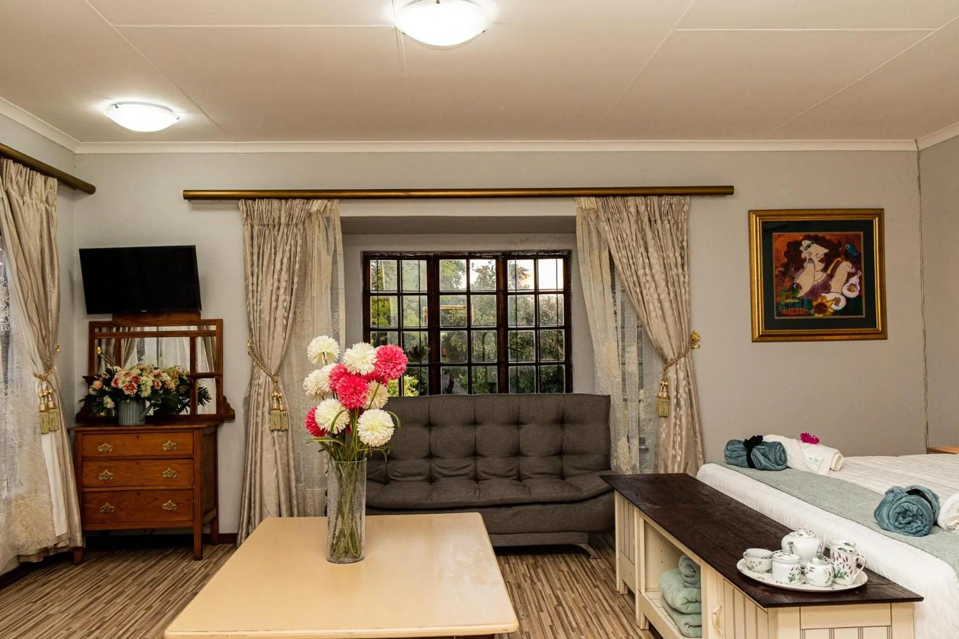 Bedroom, Bed in Mereke Manor