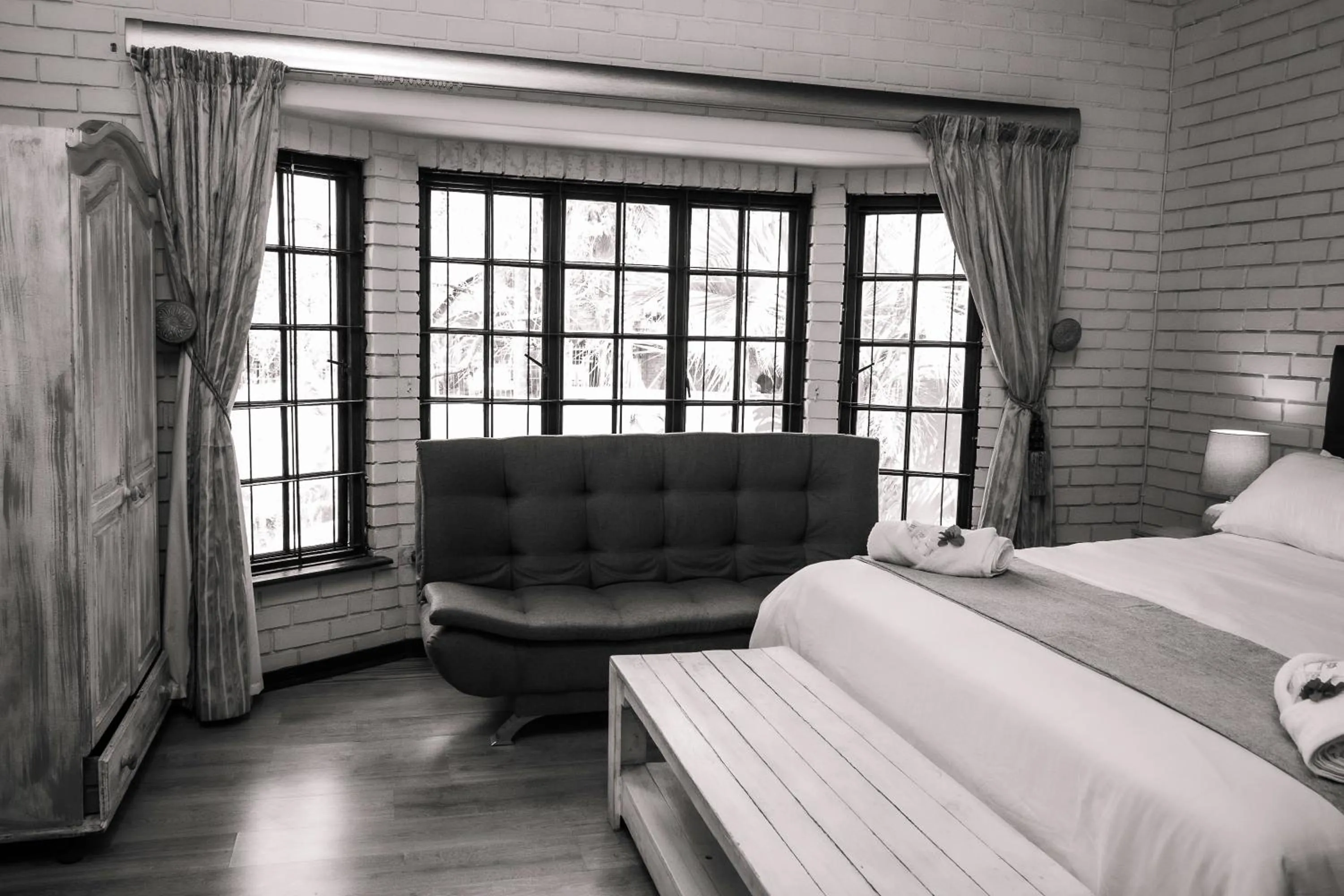 Bedroom, Bed in Mereke Manor