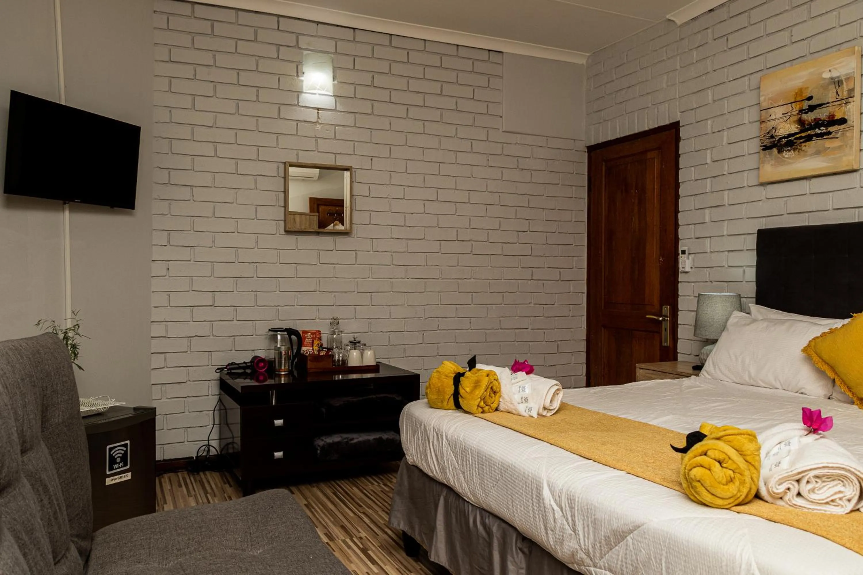 Bedroom, Bed in Mereke Manor