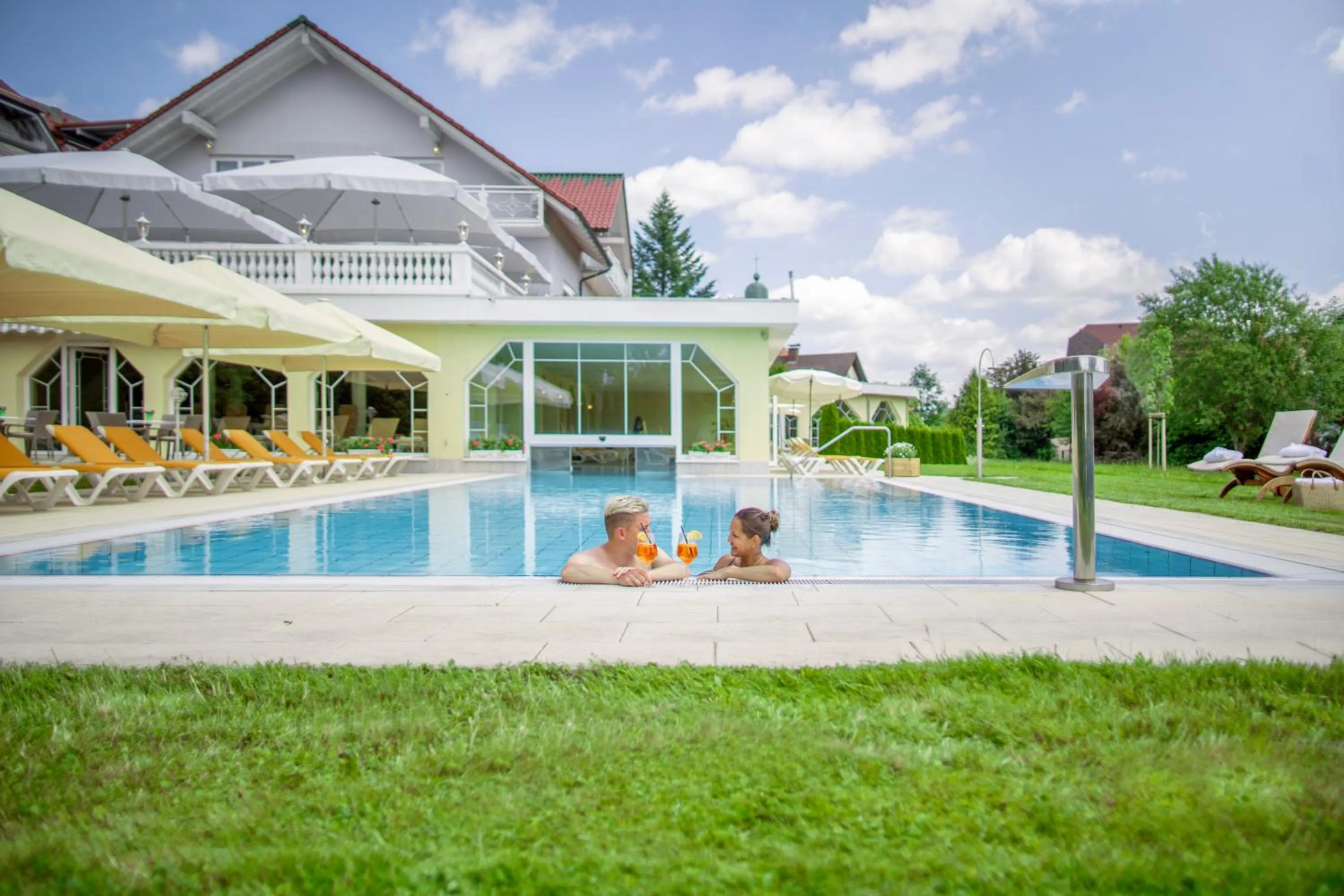 Swimming pool in Möhringers Schwarzwald Hotel