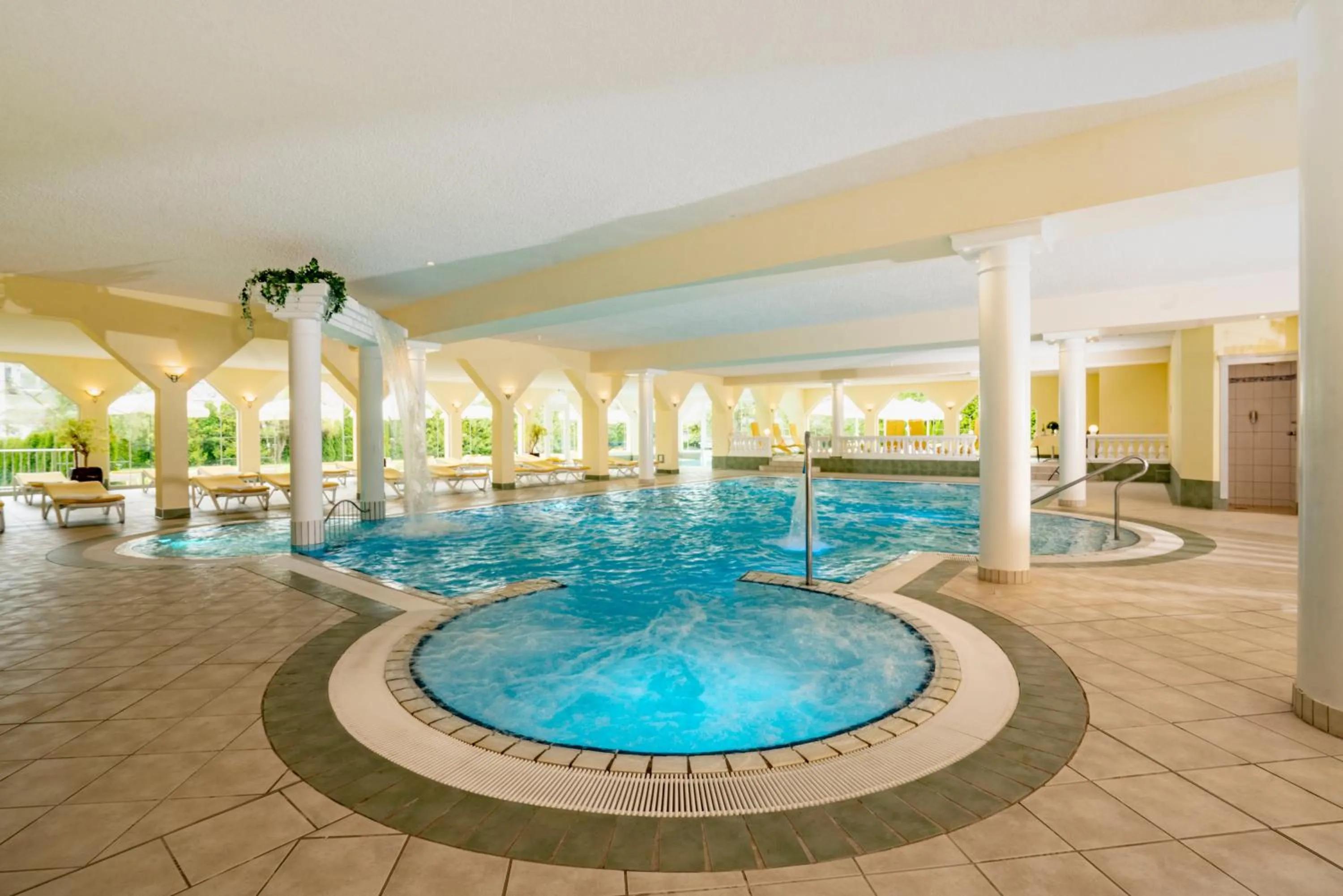 Swimming pool in Möhringers Schwarzwald Hotel