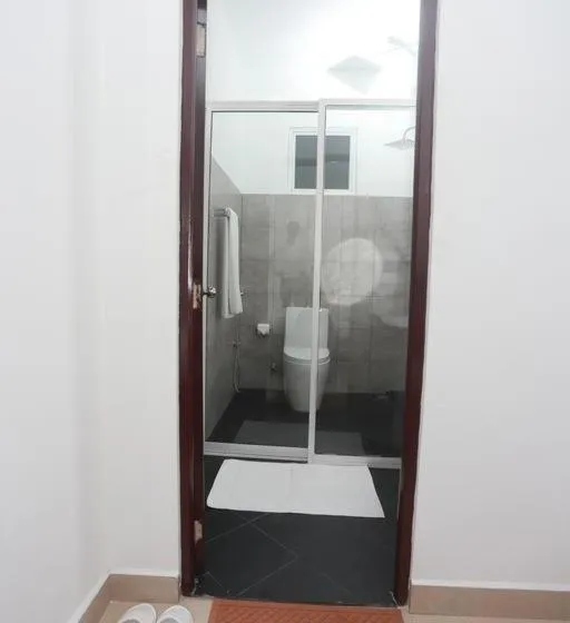 Bathroom in KINGS GATE Airport TRANSIT HOTEL