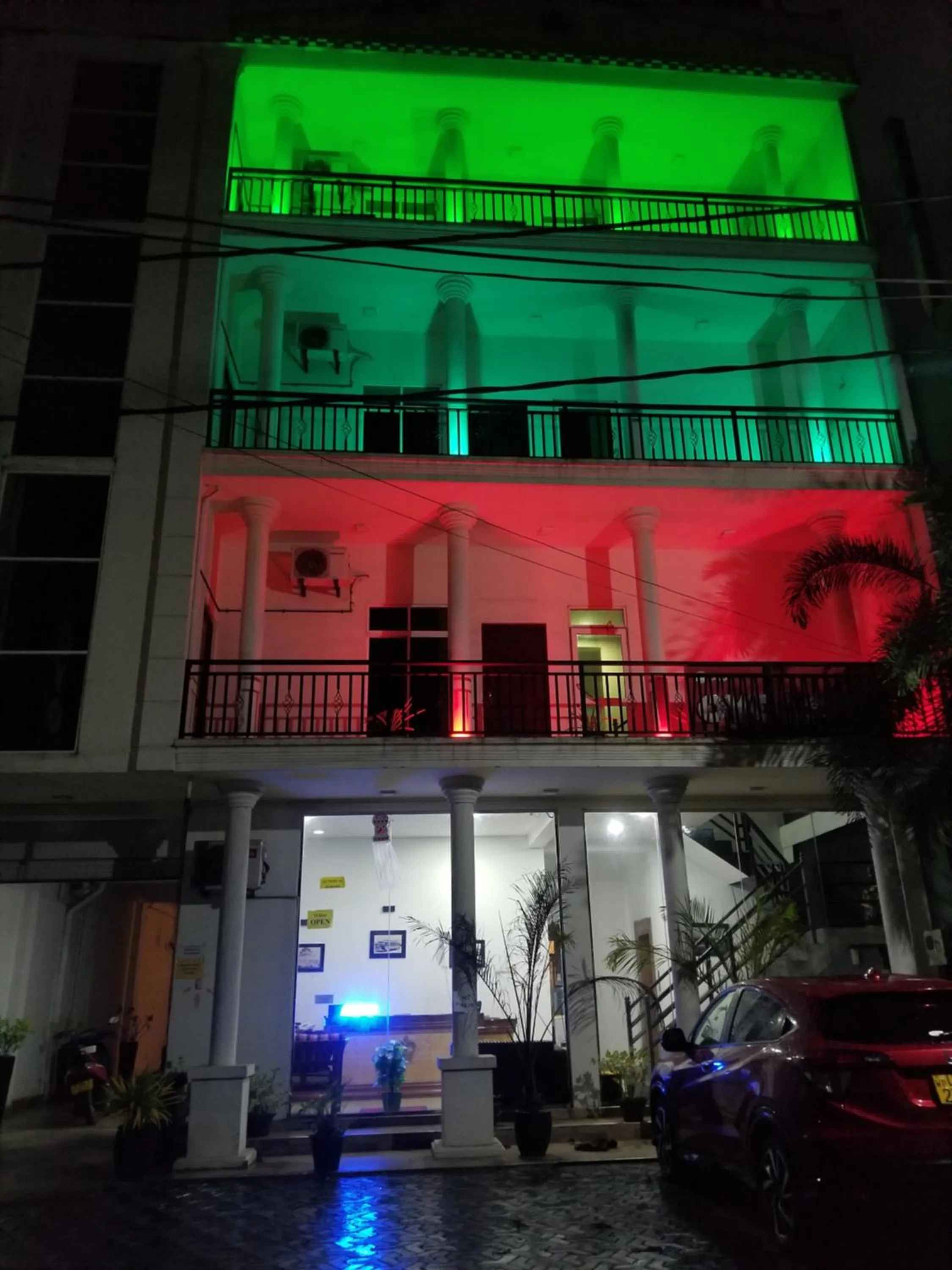 KINGS GATE Airport TRANSIT HOTEL