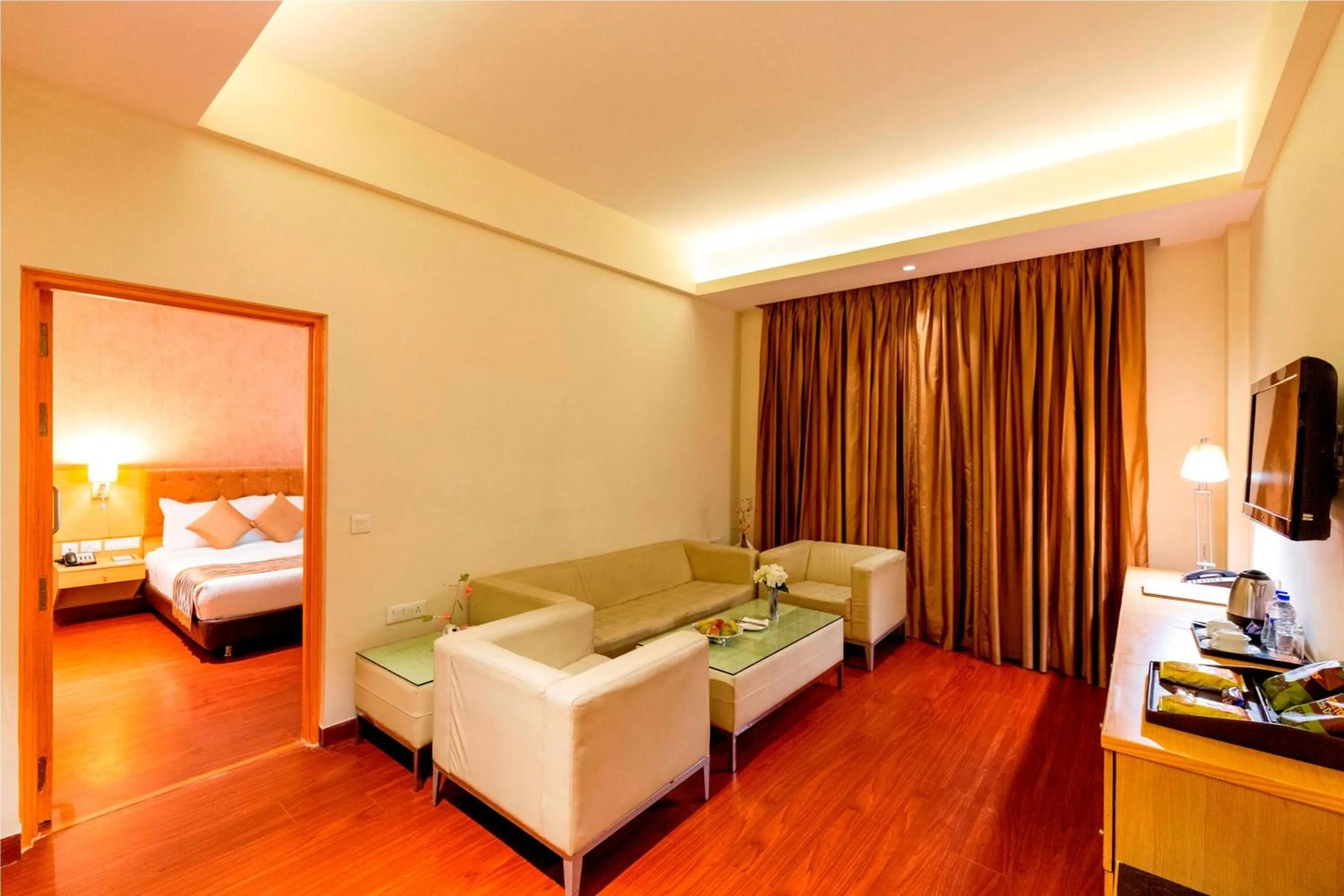 Photo of the whole room, Bed in Ramada Neemrana