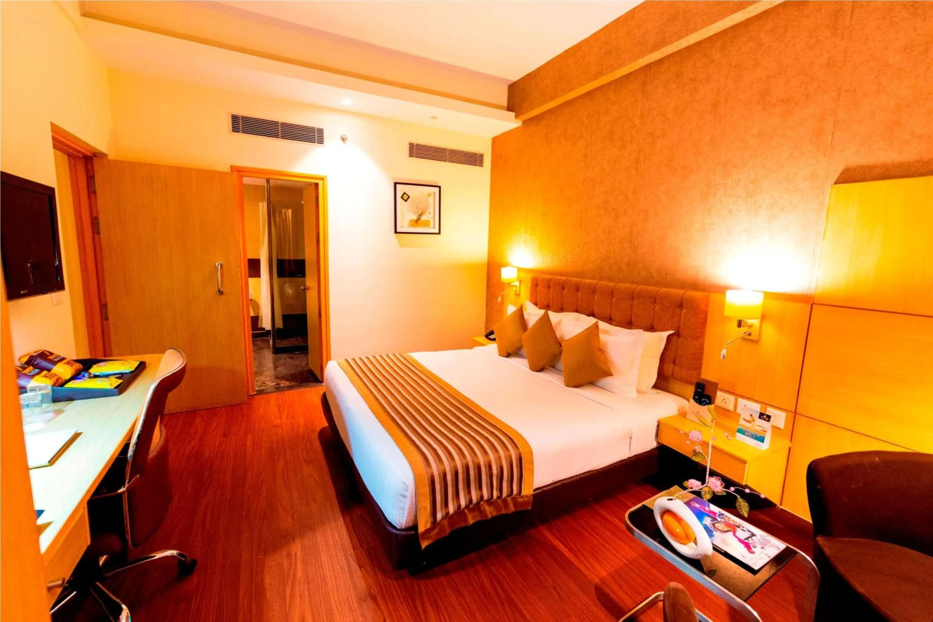 Photo of the whole room, Bed in Ramada Neemrana