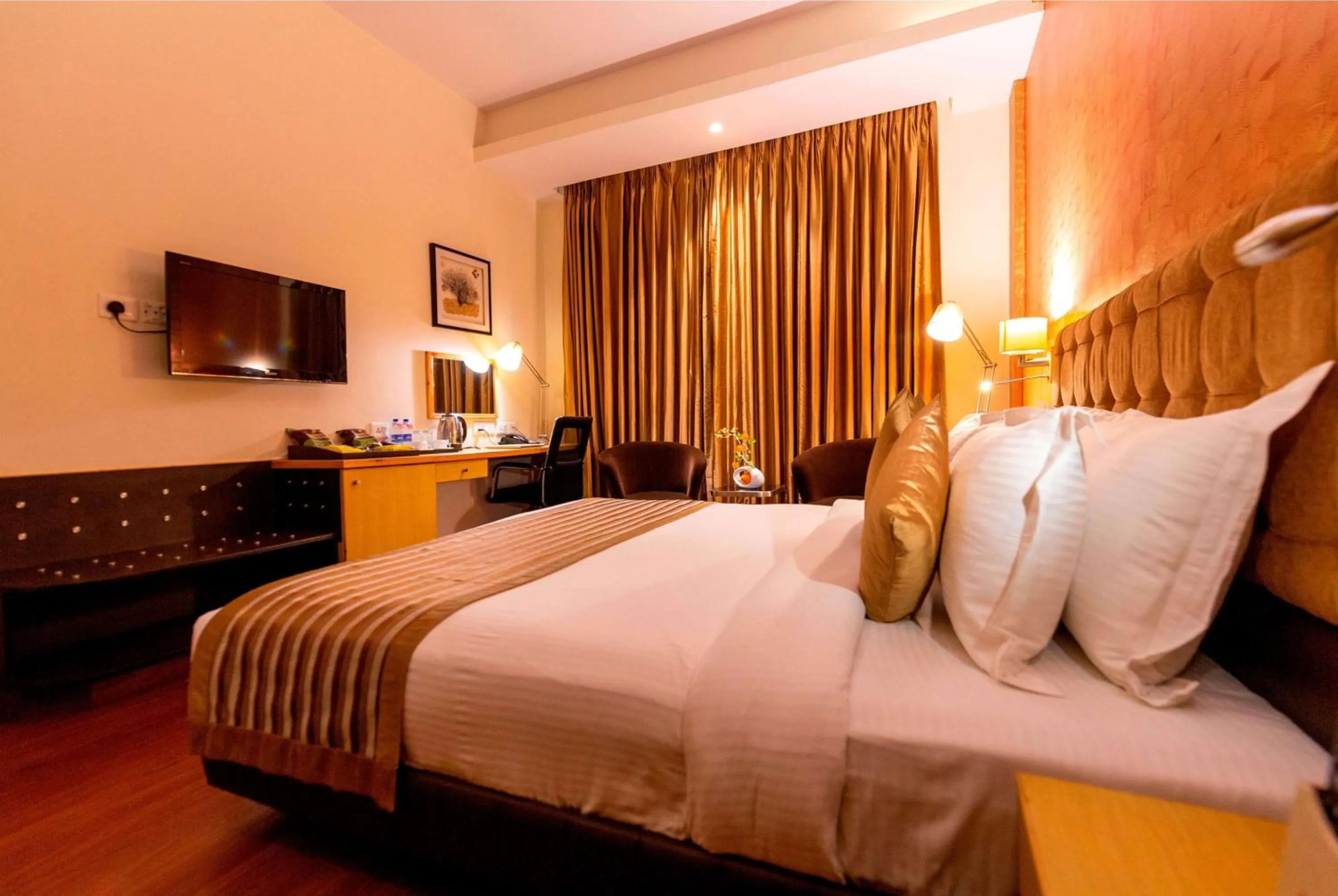 Photo of the whole room, Bed in Ramada Neemrana