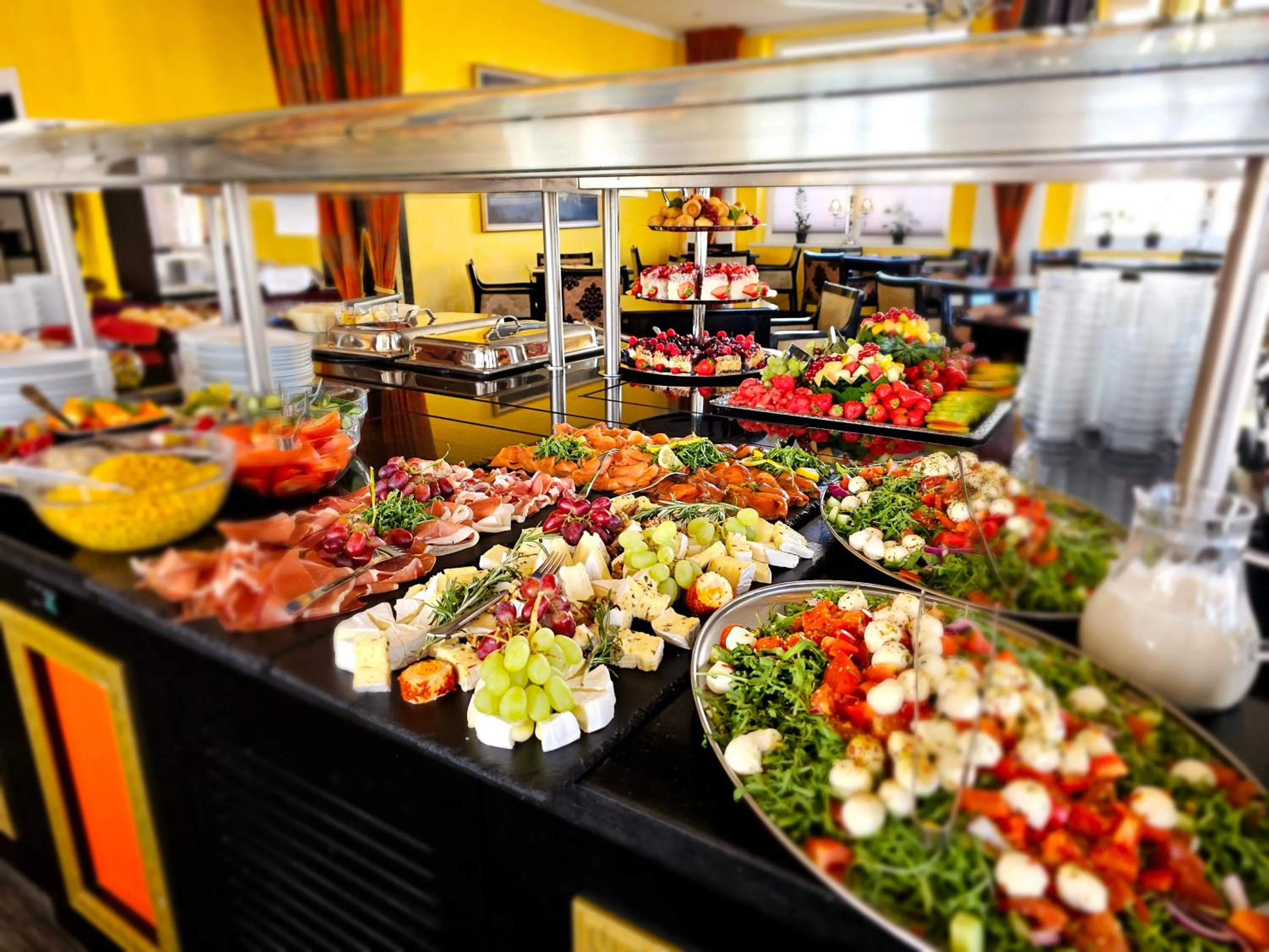 Restaurant/places to eat in Alexa Hotel