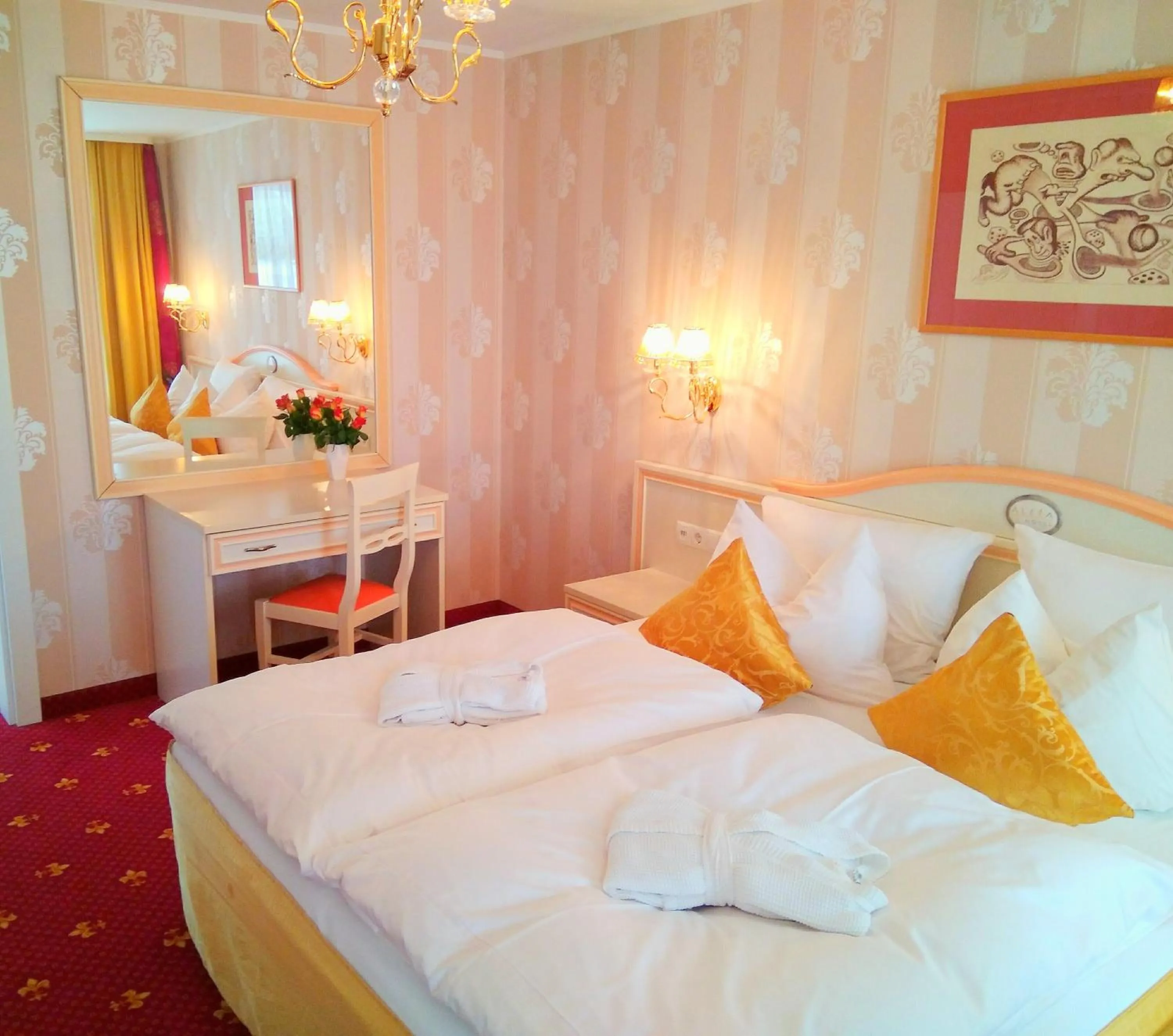 Photo of the whole room, Bed in Alexa Hotel