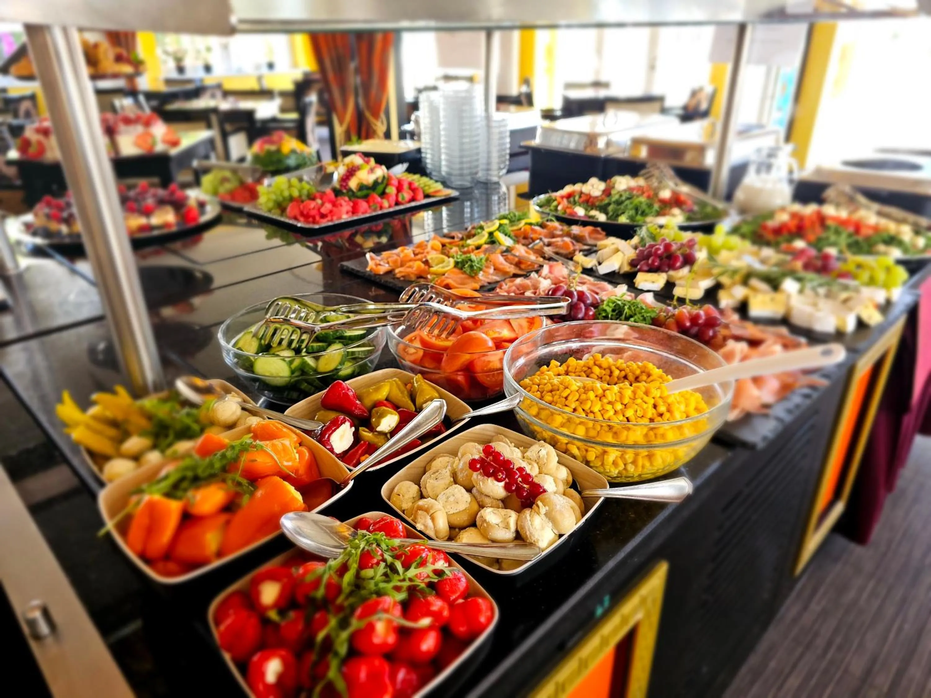 Restaurant/places to eat in Alexa Hotel