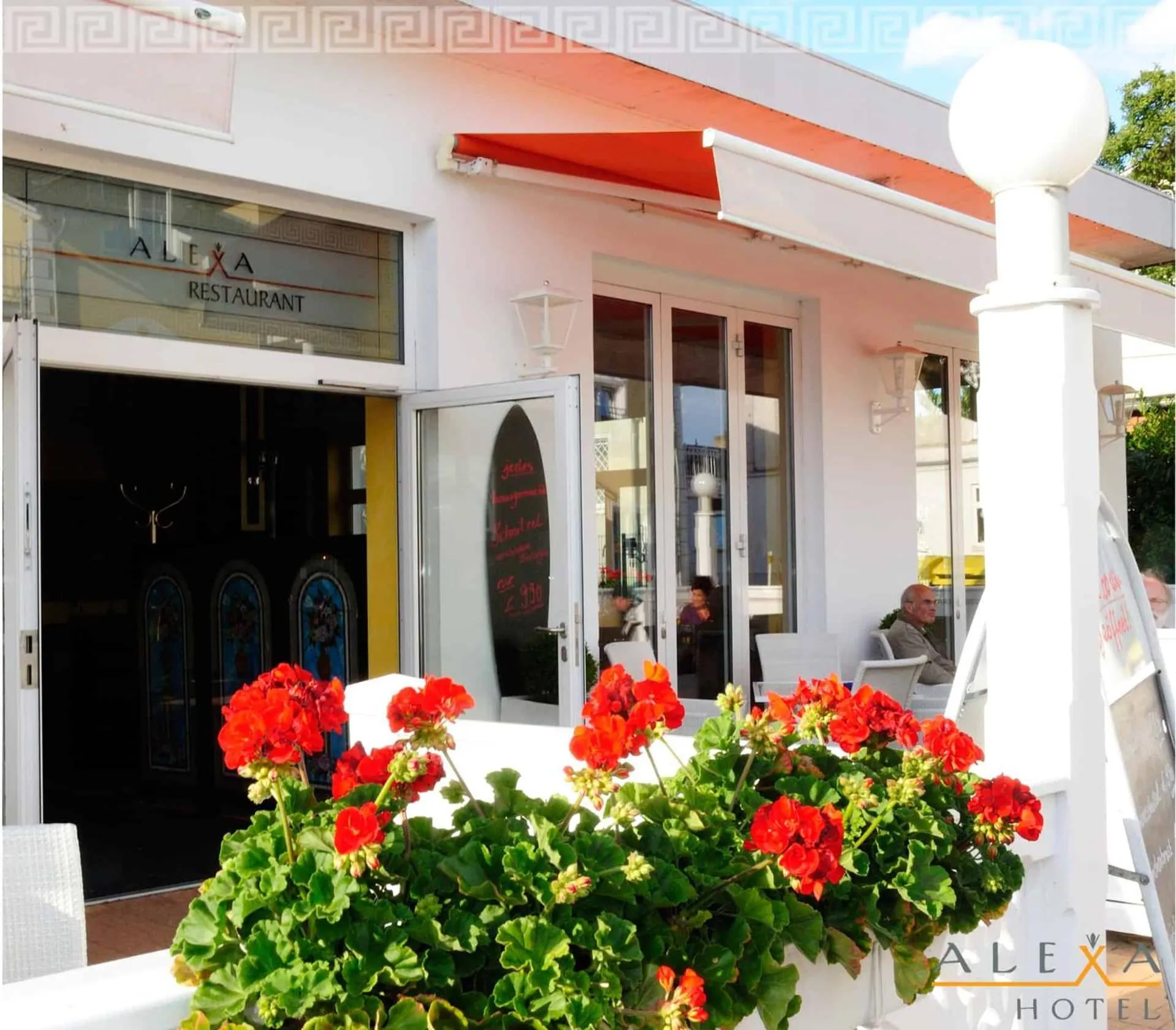 Restaurant/places to eat in Alexa Hotel