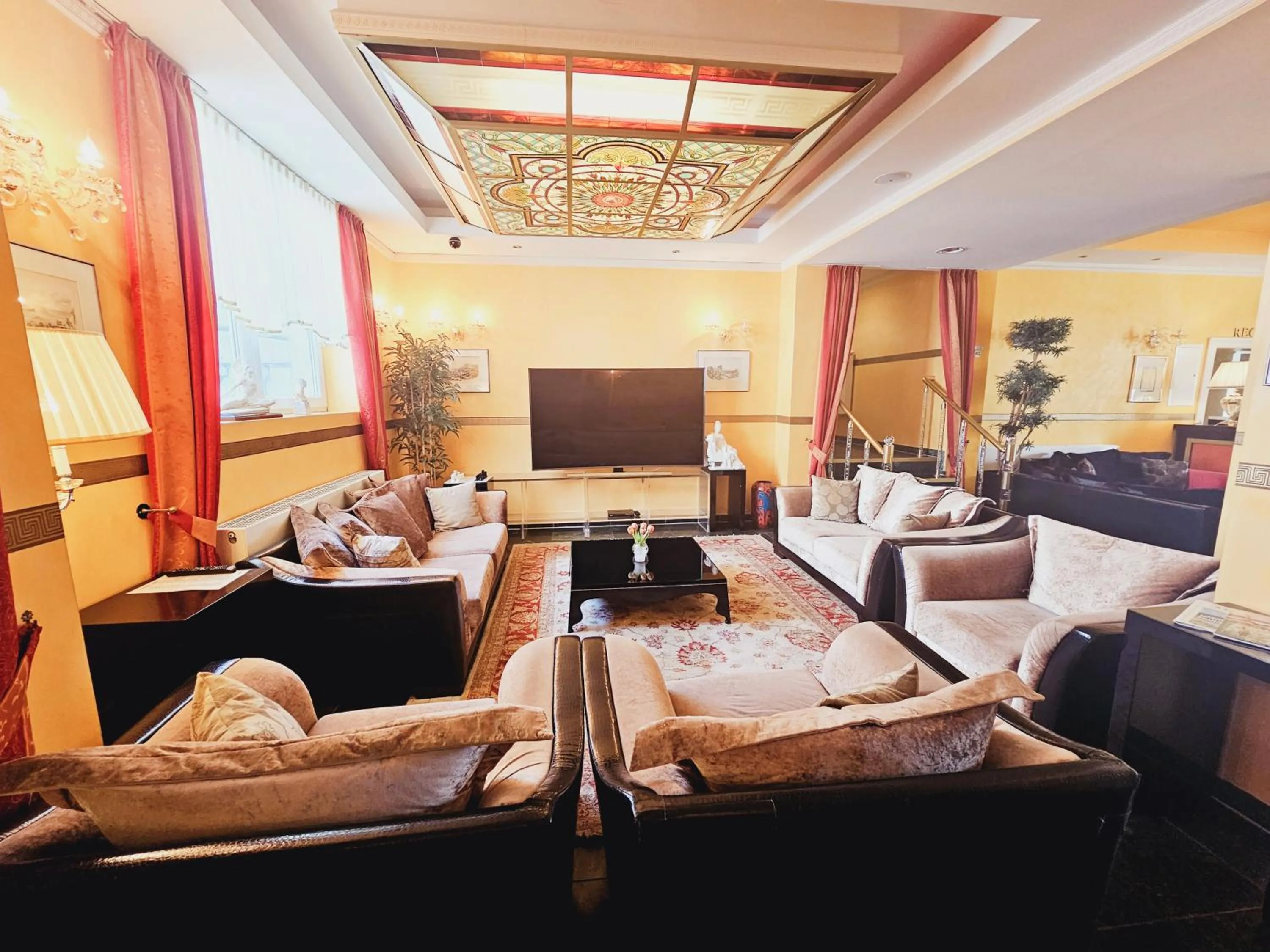 Communal lounge/ TV room in Alexa Hotel