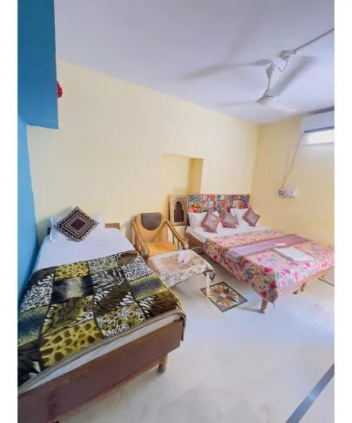 Bed in Hotel Neem Haveli