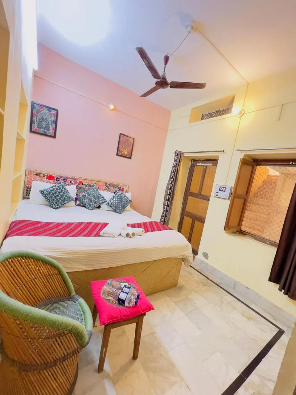 Bed in Hotel Neem Haveli