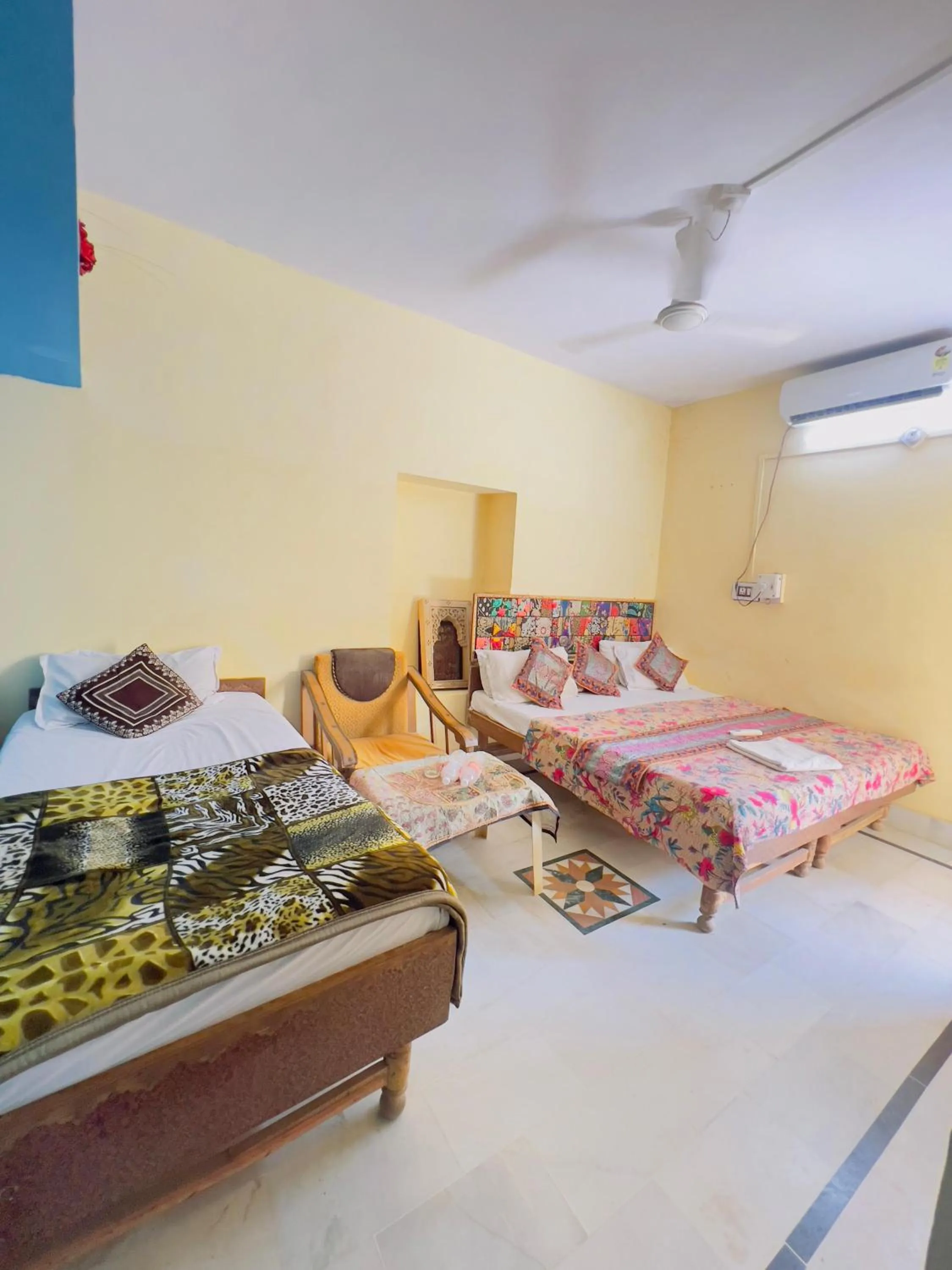 Bed in Hotel Neem Haveli