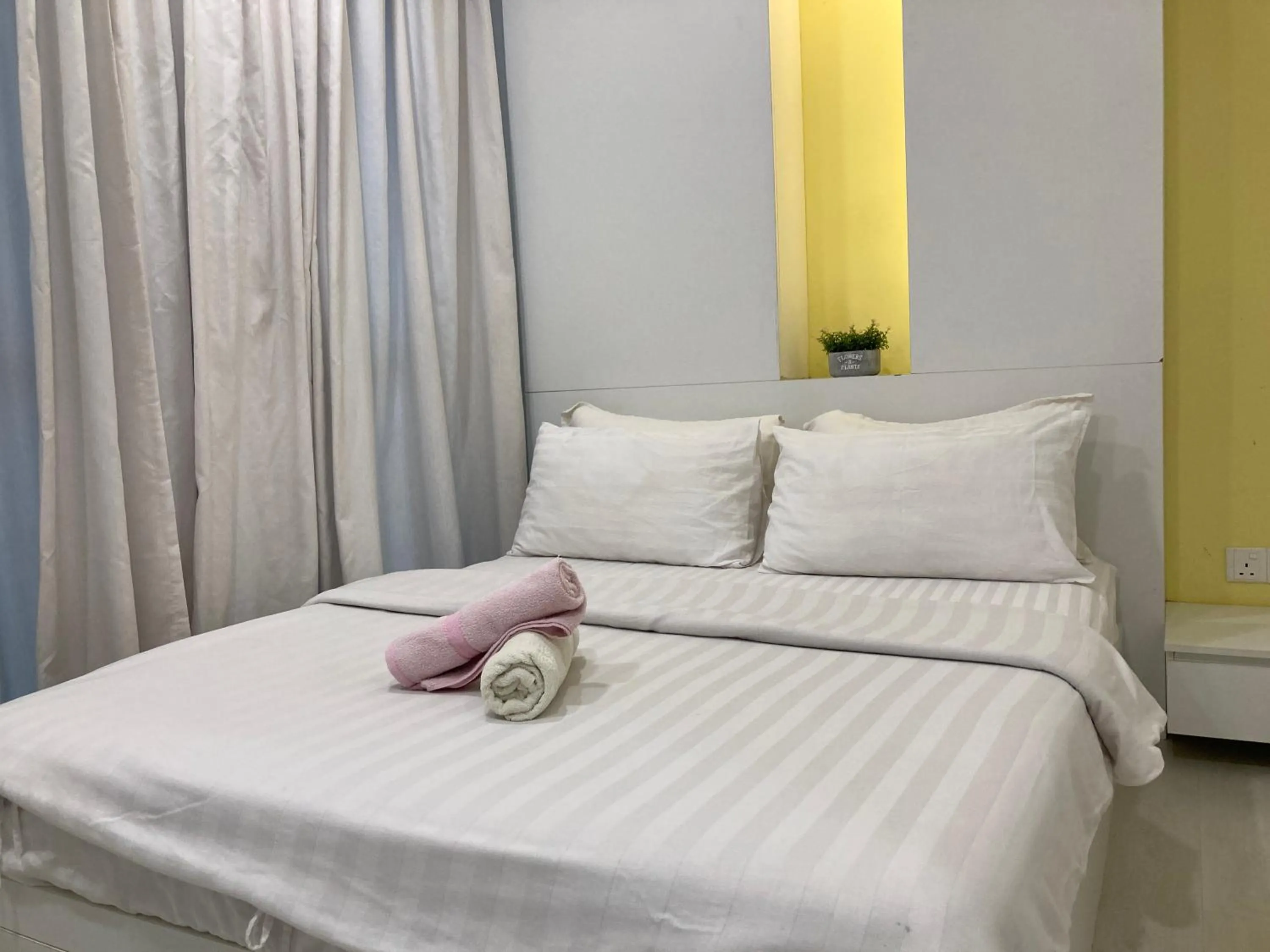 Bedroom, Bed in Straits Garden Suite Jelutong Georgetown