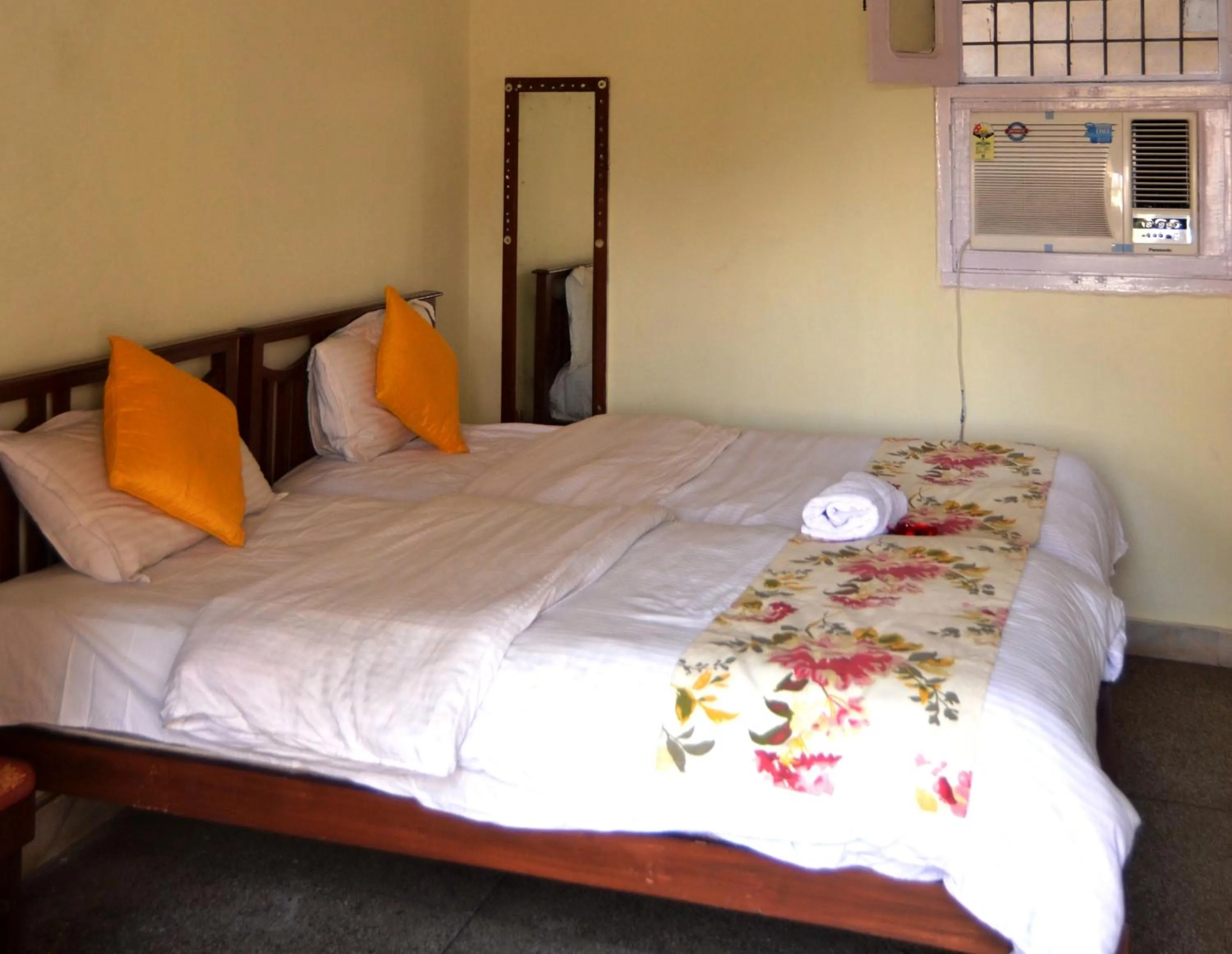 Photo of the whole room, Bed in Sneh Deep Guest House